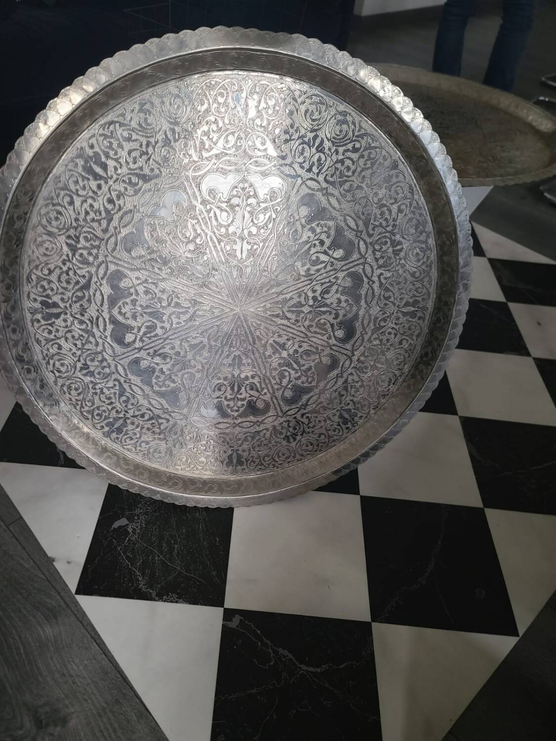 Silver-plated metal serving tray with chiseled finish #PLMR