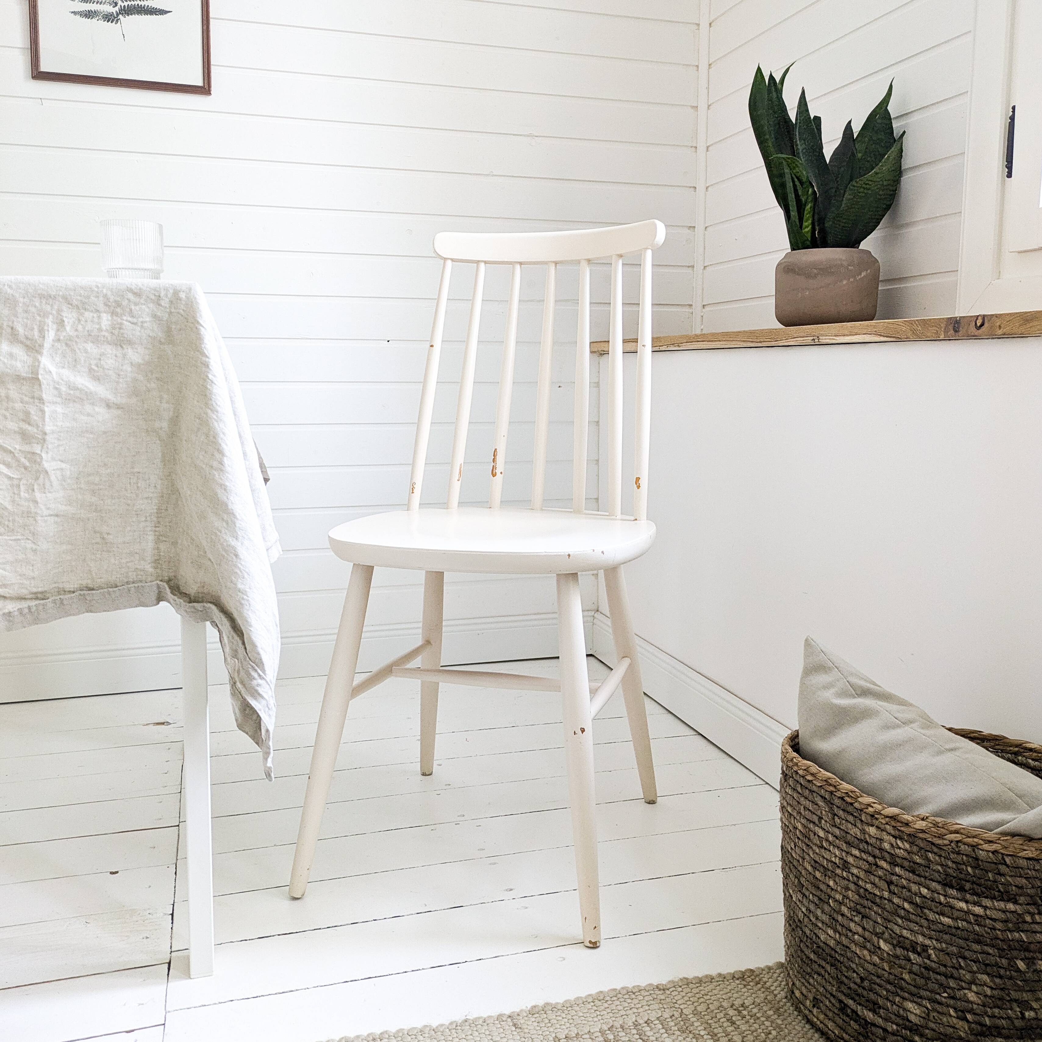 Chaise de soutien vintage blanc cassé Mid Century Retro Skandi Scandinave Kitchen Chair Salle à mang