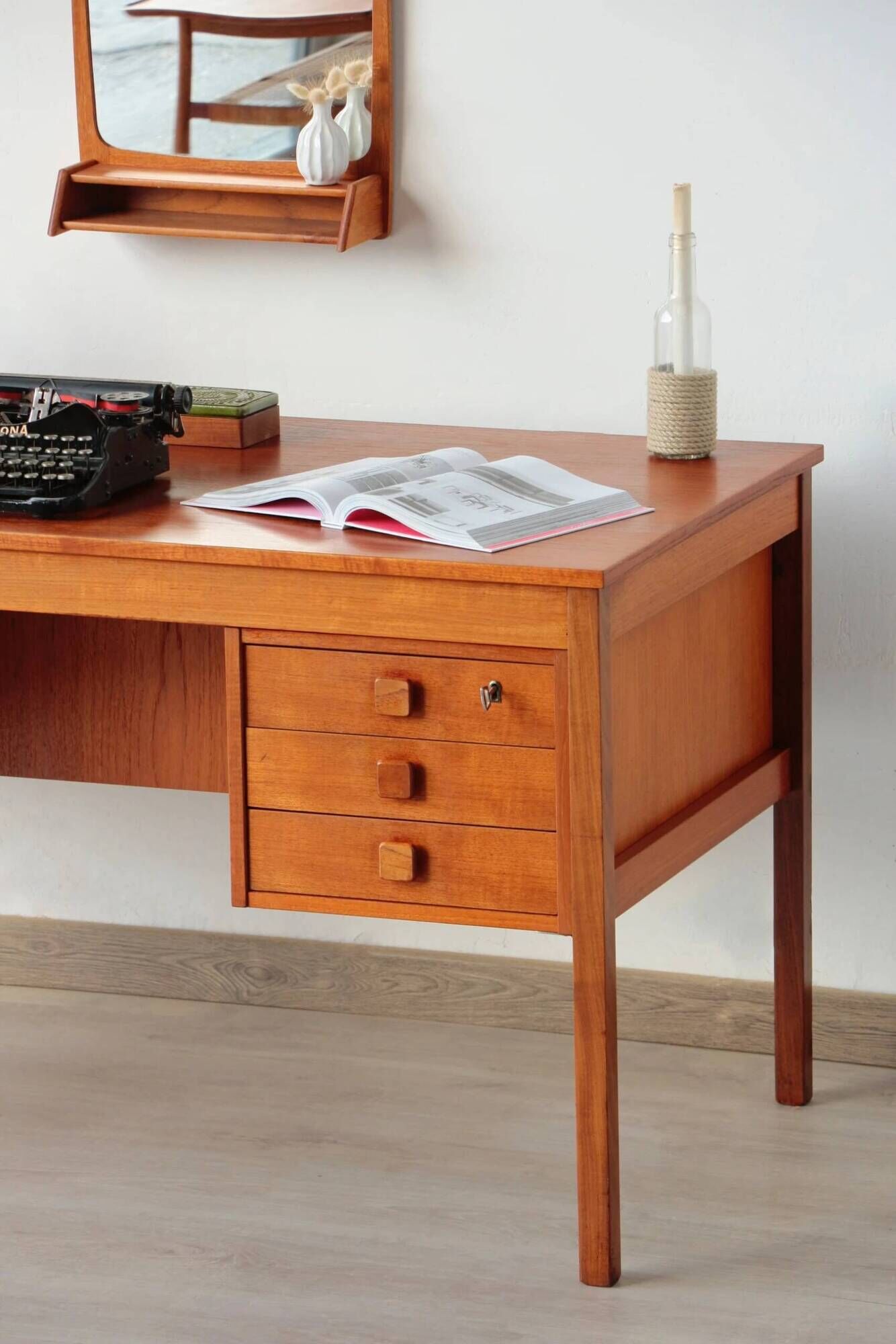 Bureau danois en teck vintage – Domino Møbler (années 60)