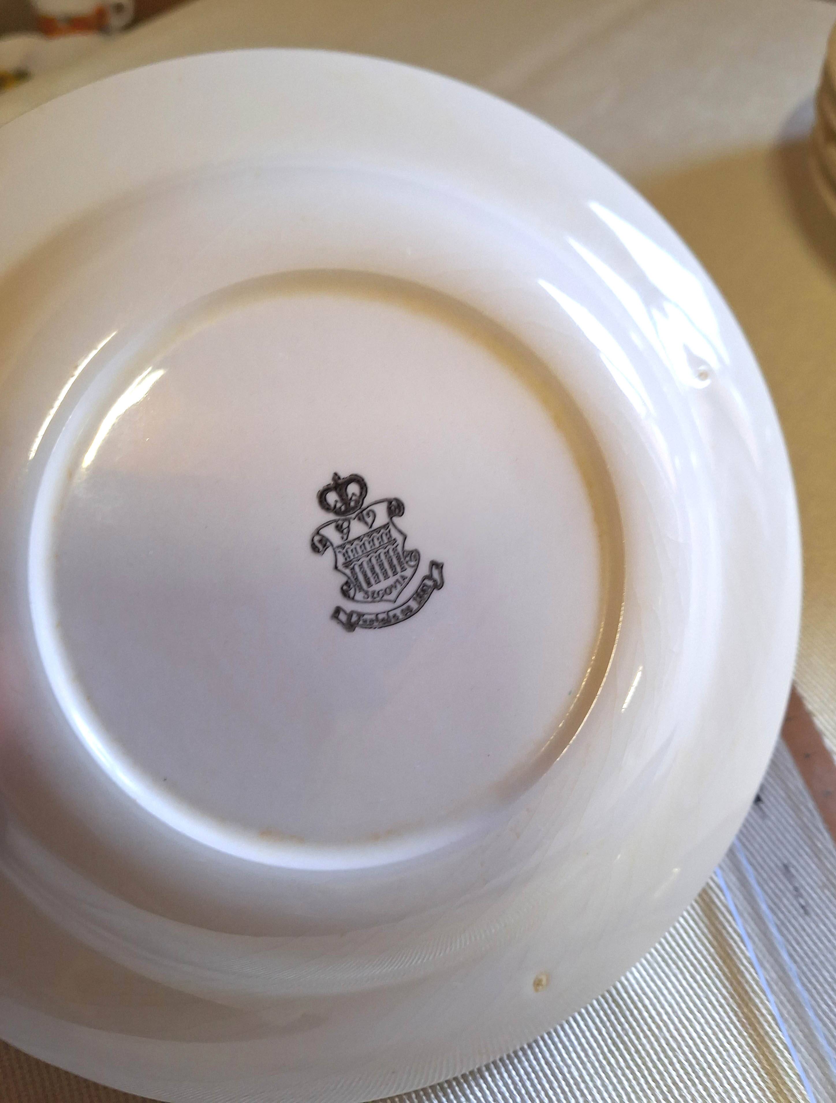 15 white earthenware plates