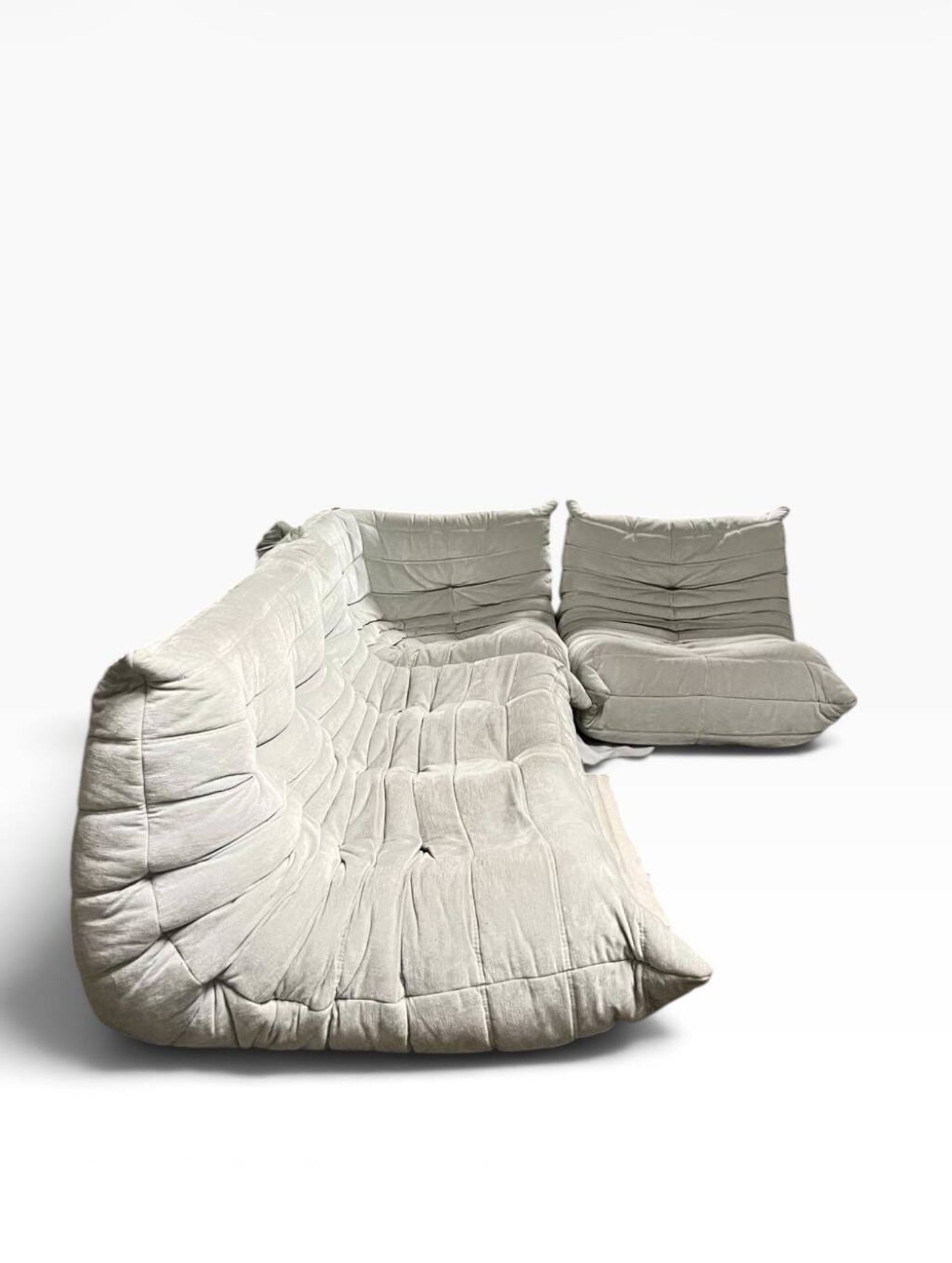Ensemble modulable Togo en velours grege par Ducaroy, Maison Ligne Roset