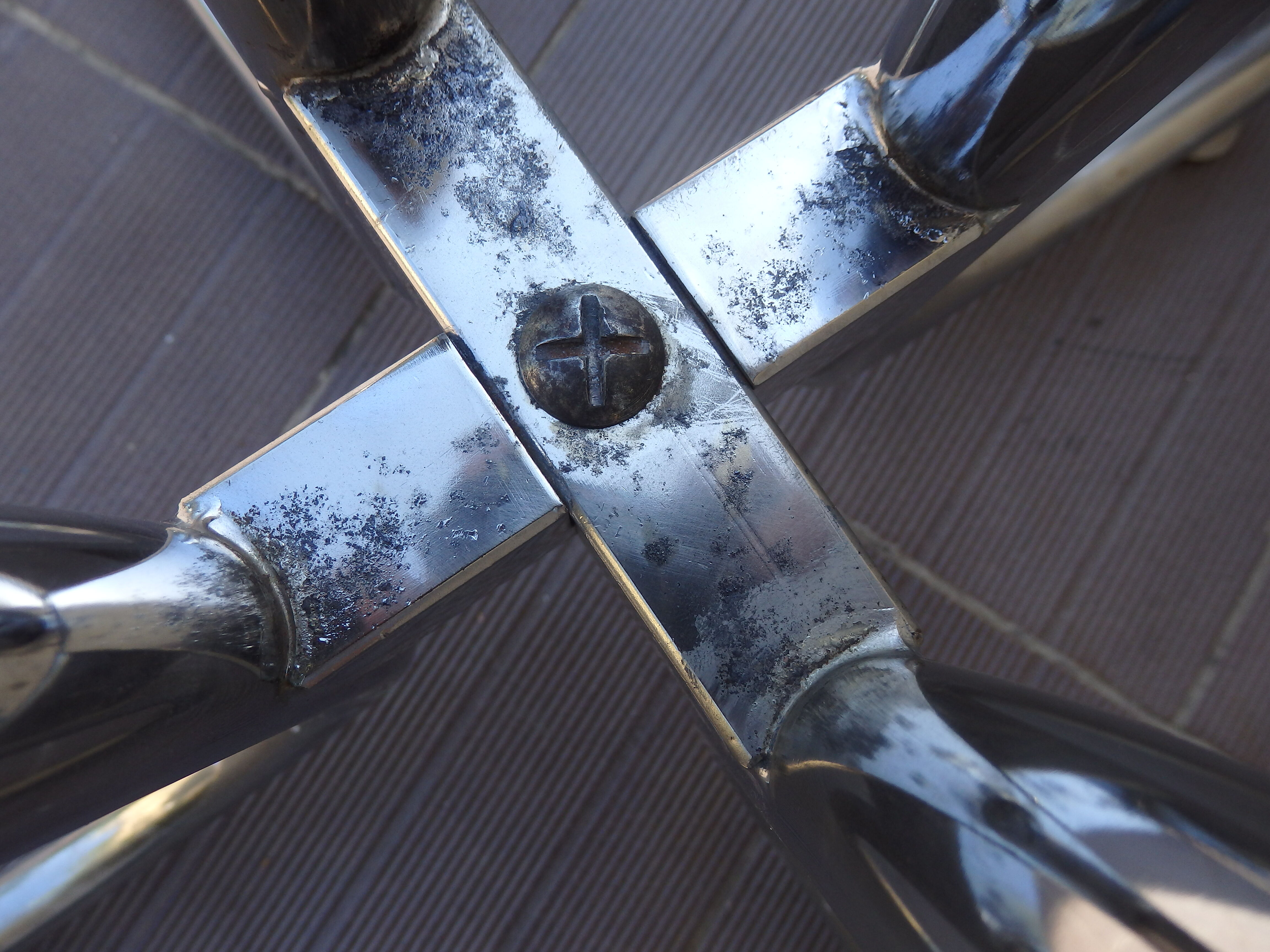 Round formica table with vintage year extension 60 70