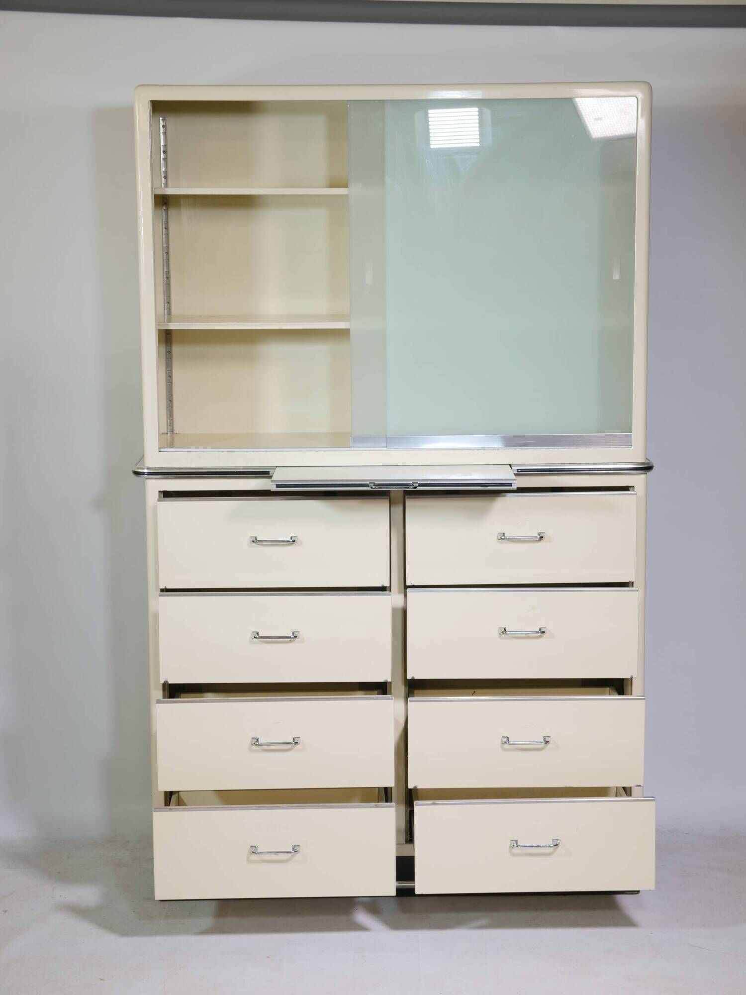 Metal cabinet, cupboard, medical cabinet, Baisch, 1960s vintage, drawers