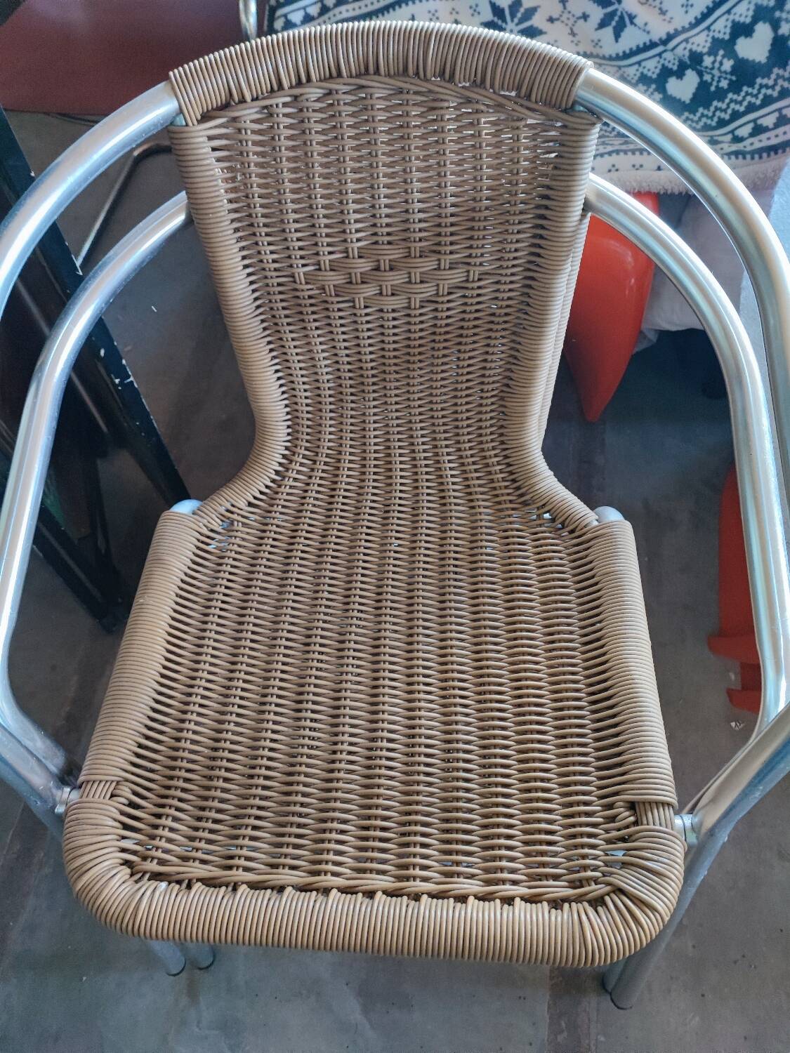 Scoubidou and aluminum chairs