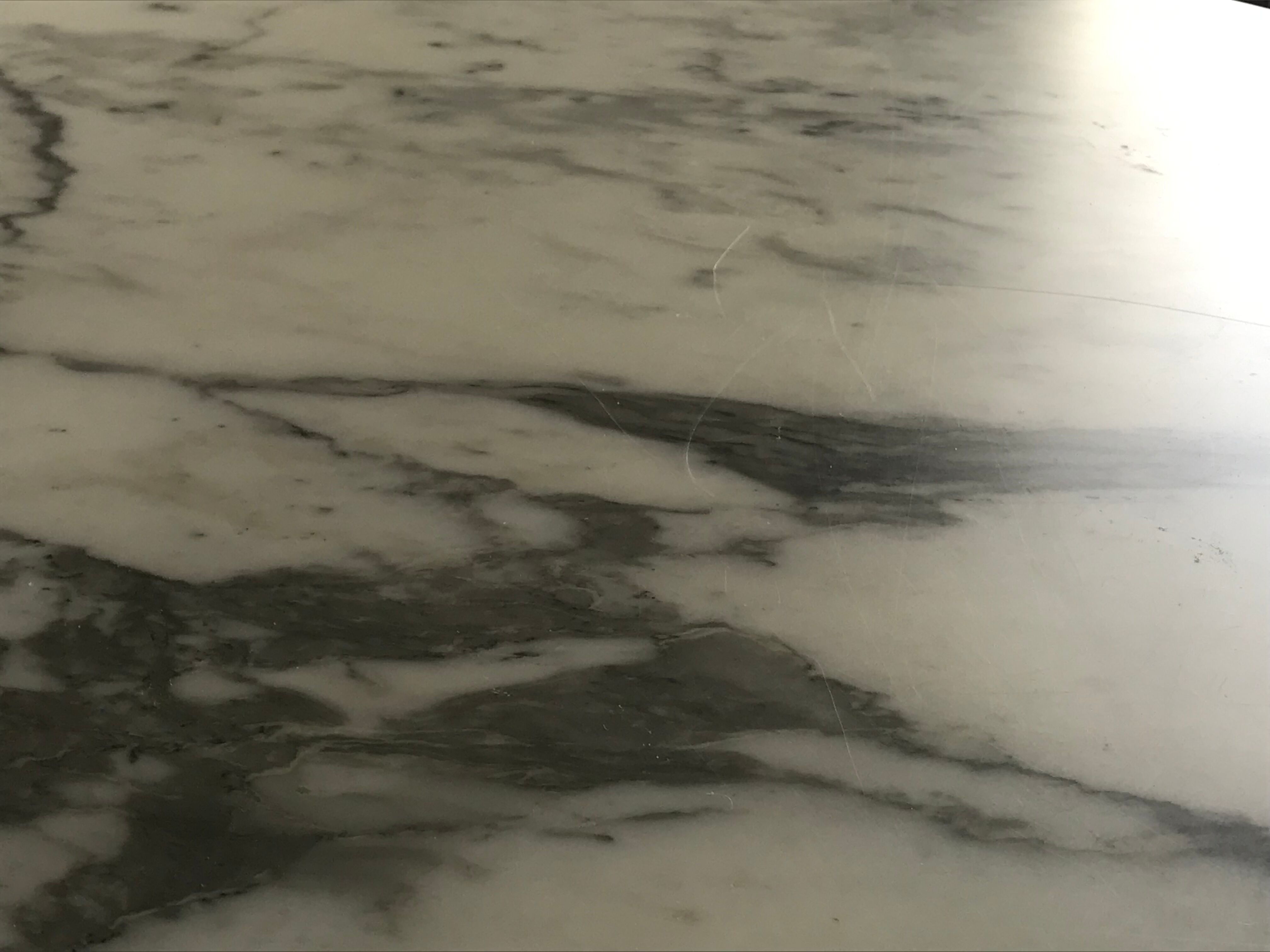 Tulip table by Eero Saarinen, Knoll edition