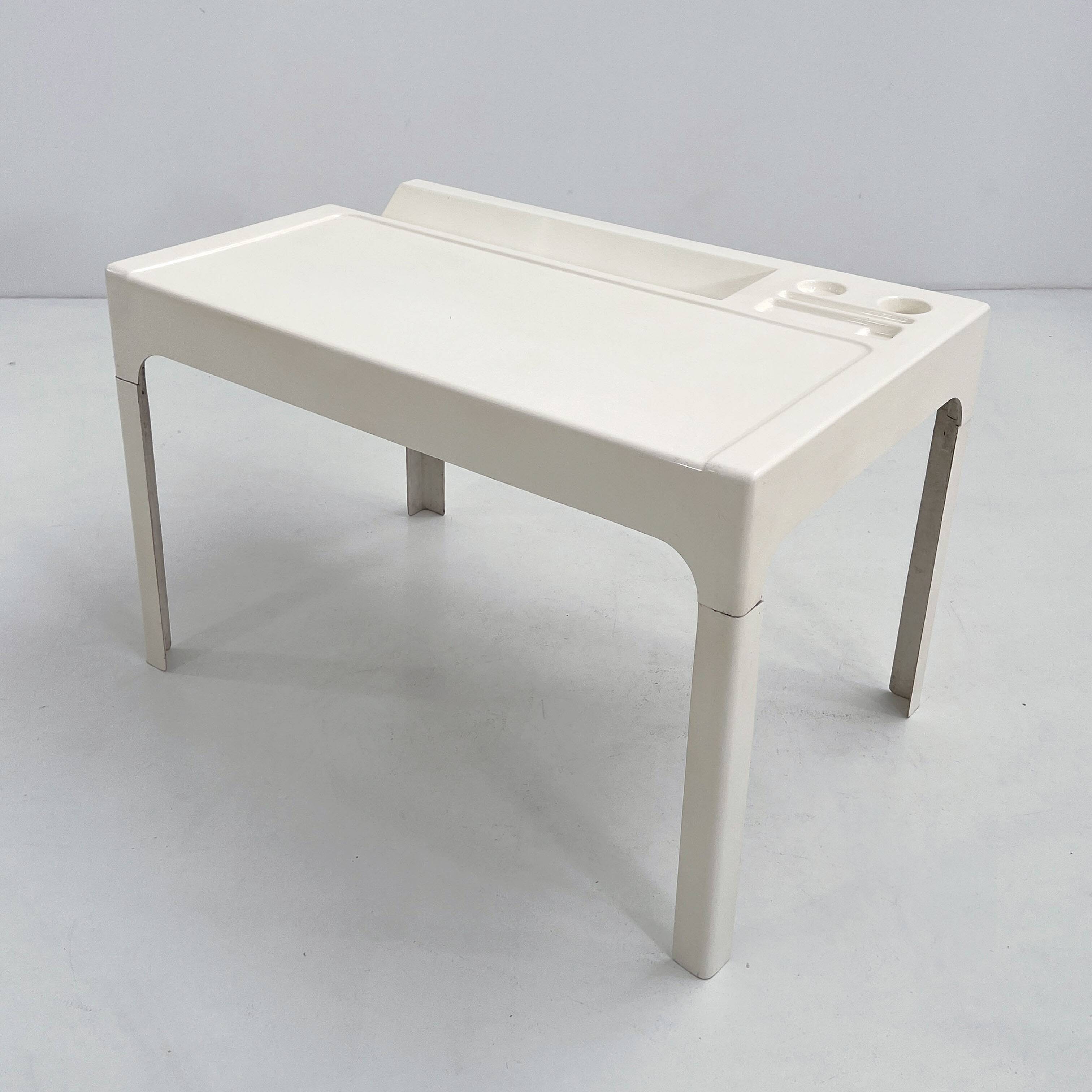 Ozoo fiberglass Space Age desk by Marc Berthier for D.A.N, 1960