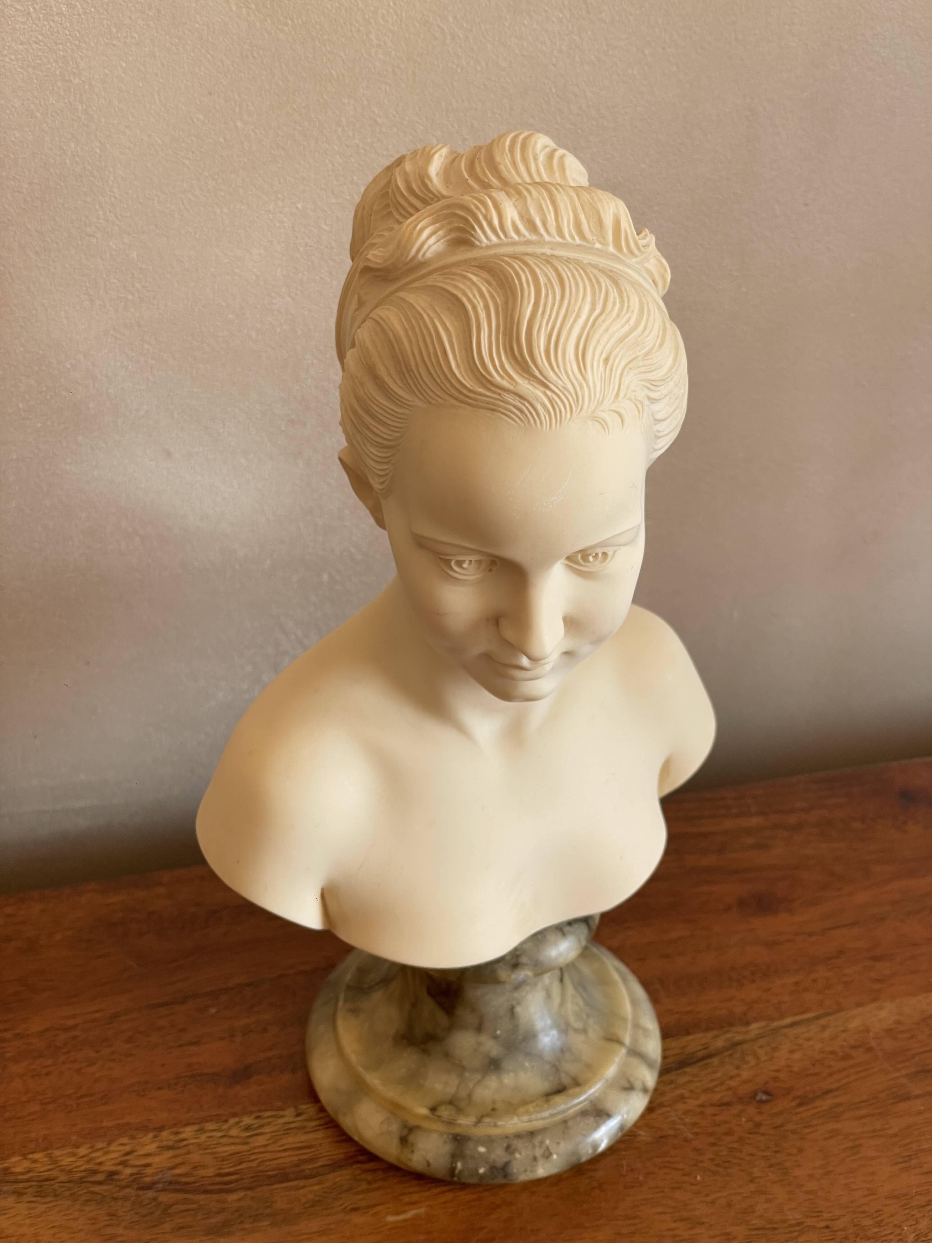 Buste femme en albâtre