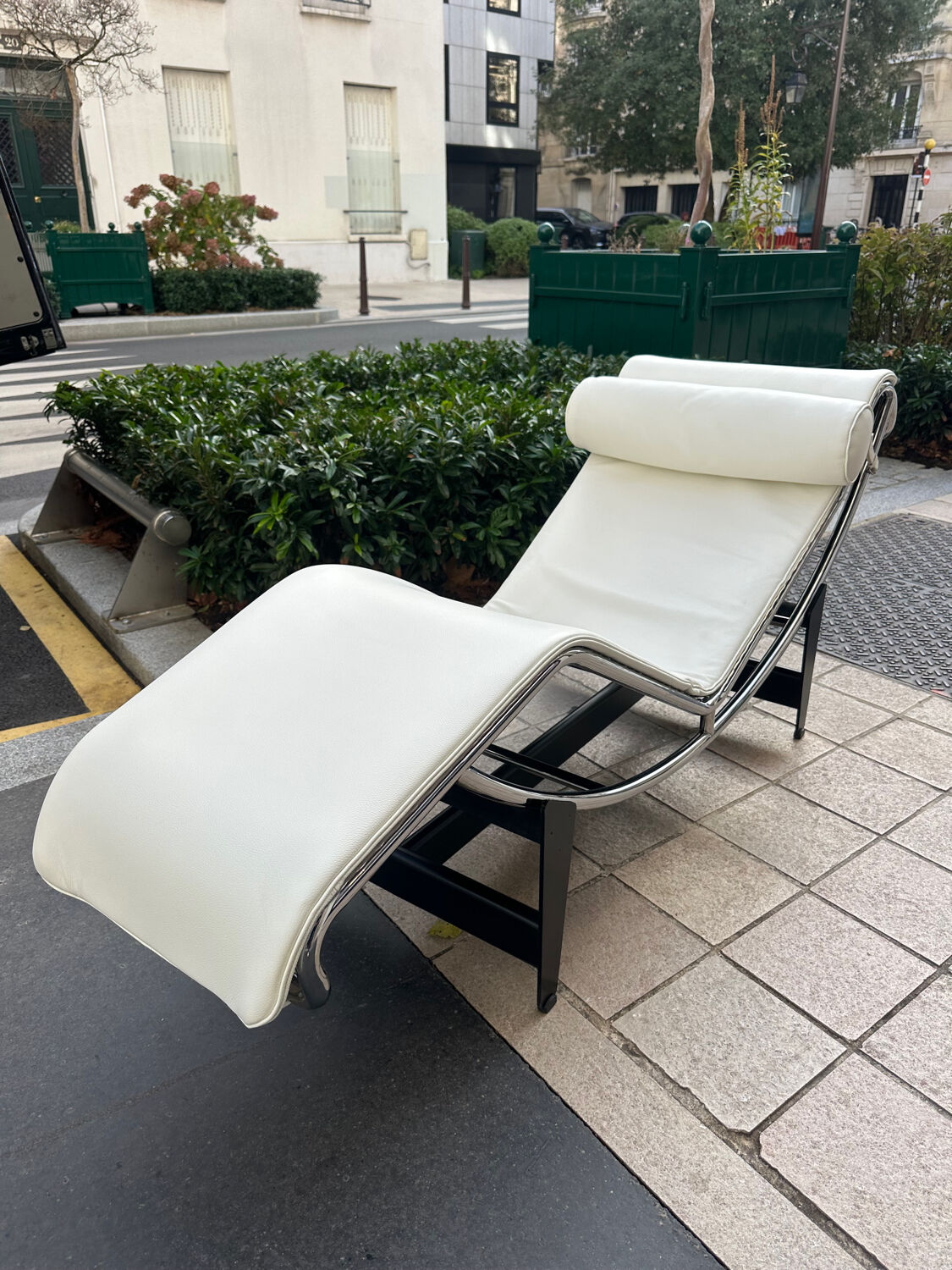 Chaise longue LC4 édition Cassina état proche du neuf