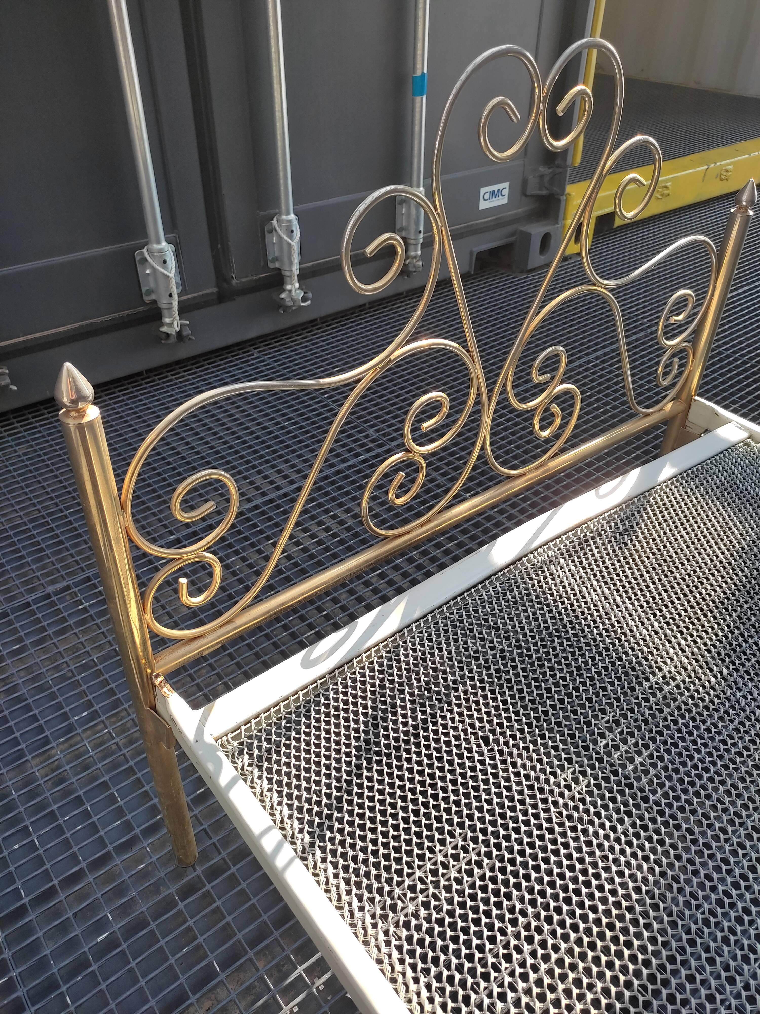 1-seater bed in gilded metal