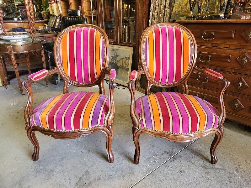 Pair of armchairs louis philippe medaillon walnut of the xix th century