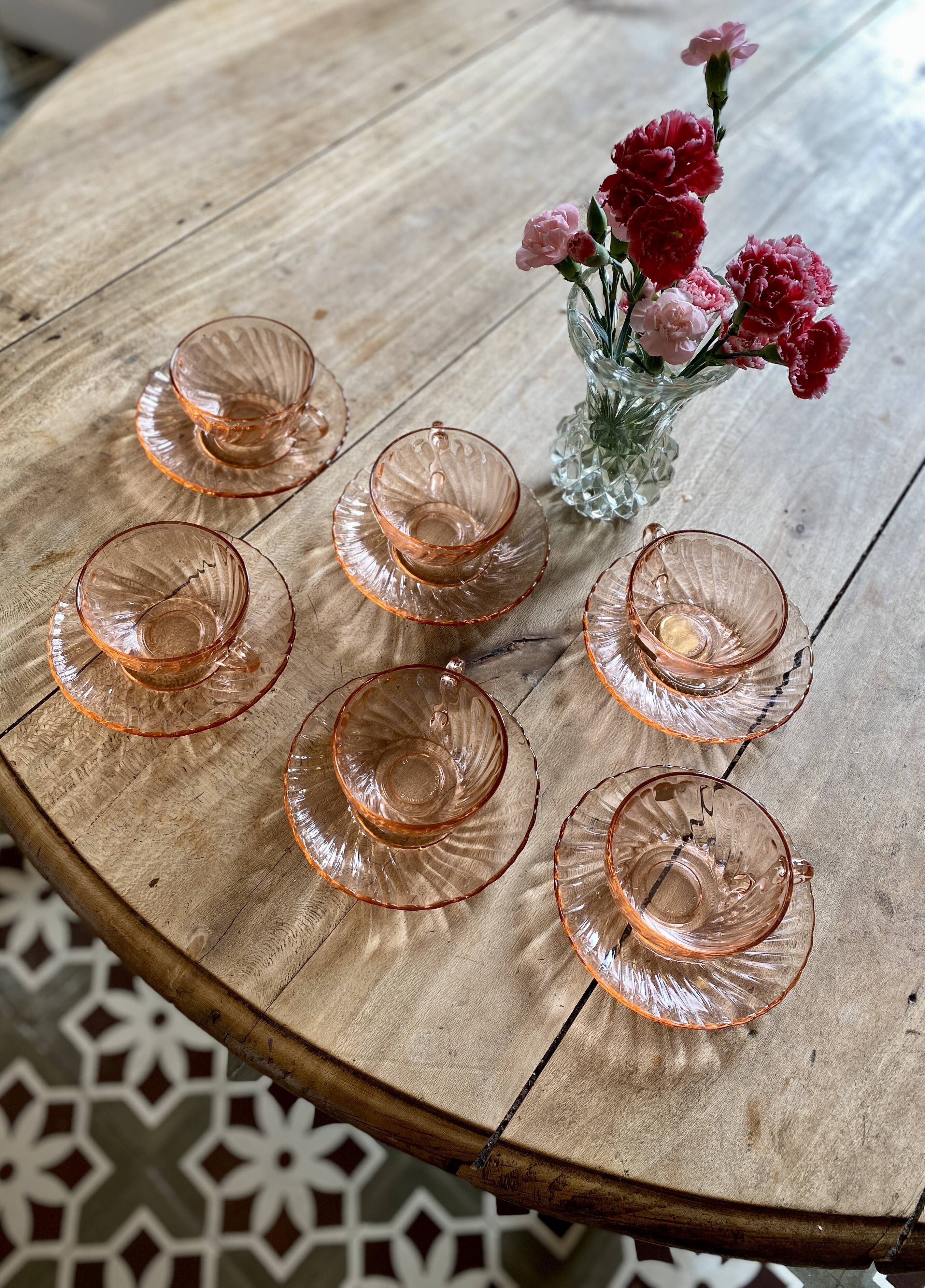 Set of 6 cups and vintage saucer in rosaline from Arcoroc