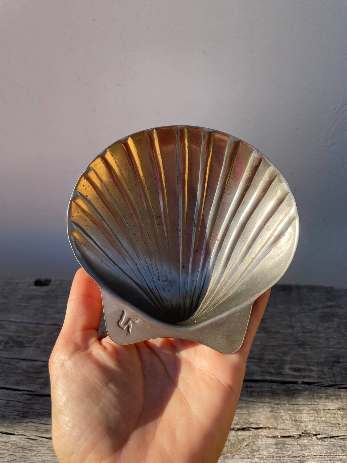 Silver-plated metal shell bowl