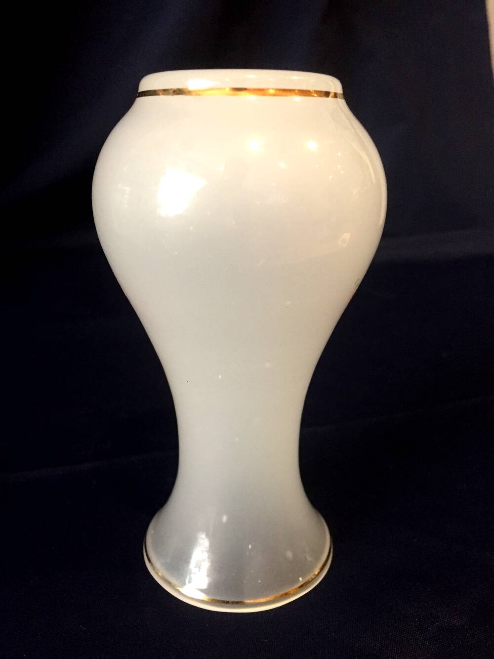 Small soliflore vase in white opaline with floral decor