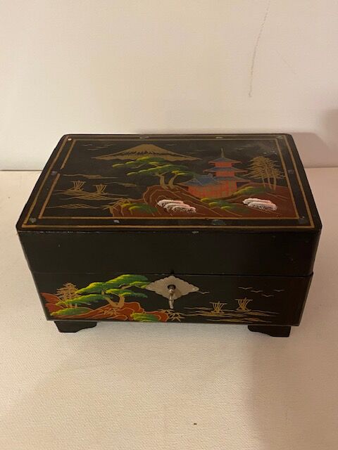 Japanese Jewelry Box in Brown Lacquer Wood and Painting "Mount Fuji"