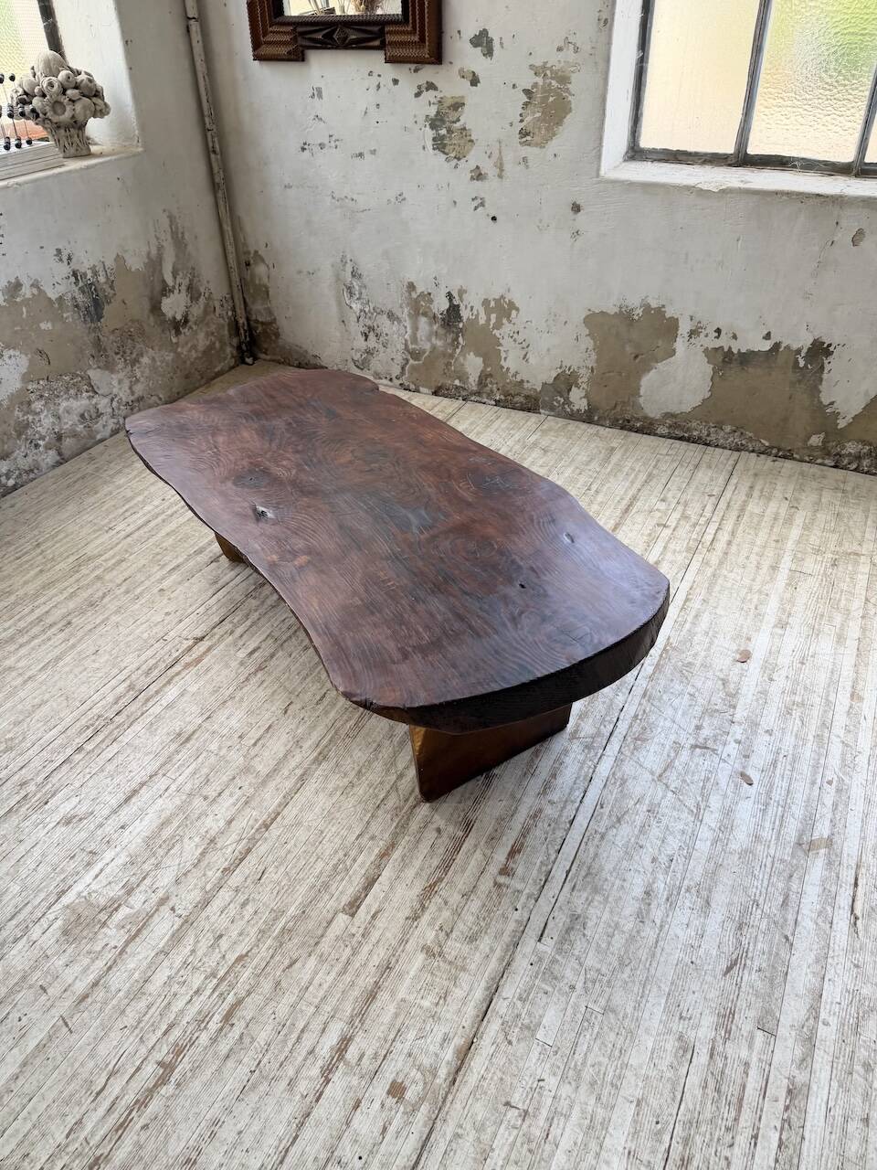 Table basse brutaliste artisanale 1950
