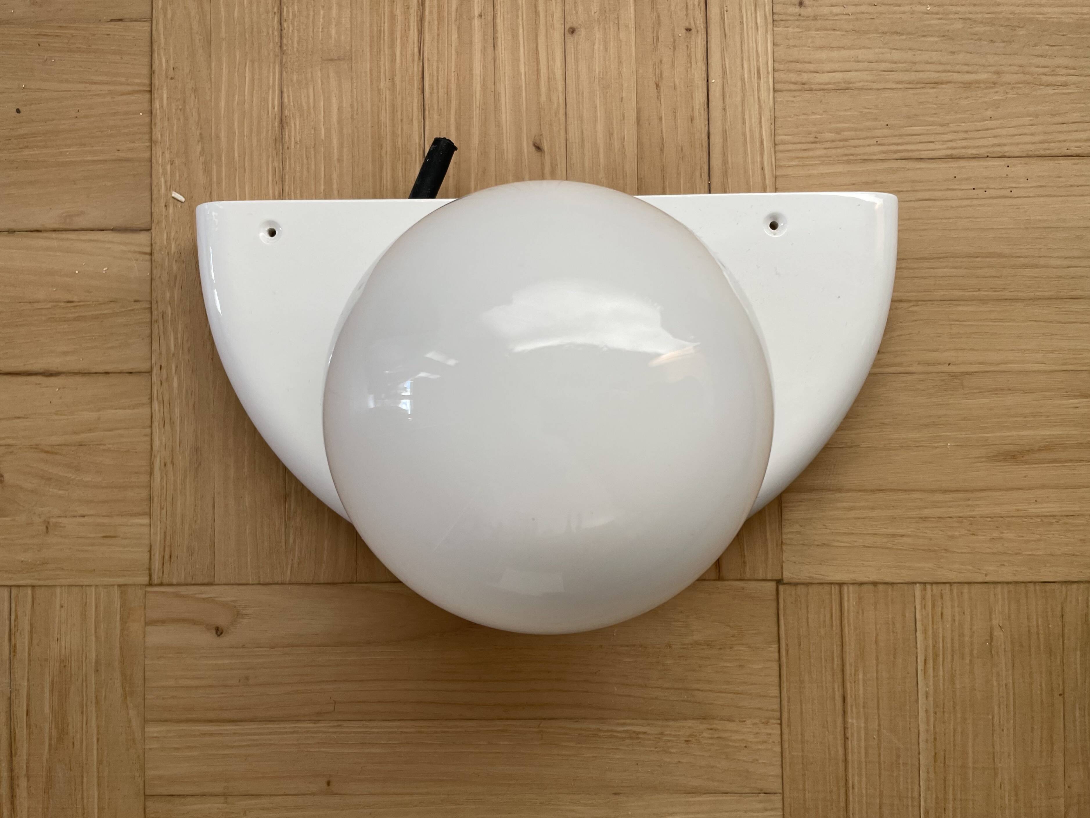 80s wall light
