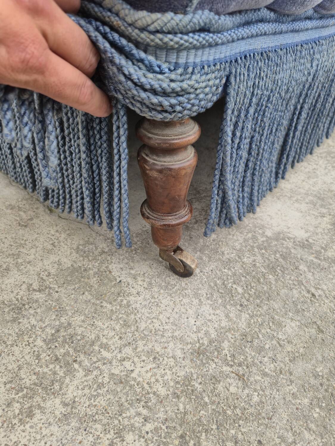 Napoleon III period blue velvet toad sofa