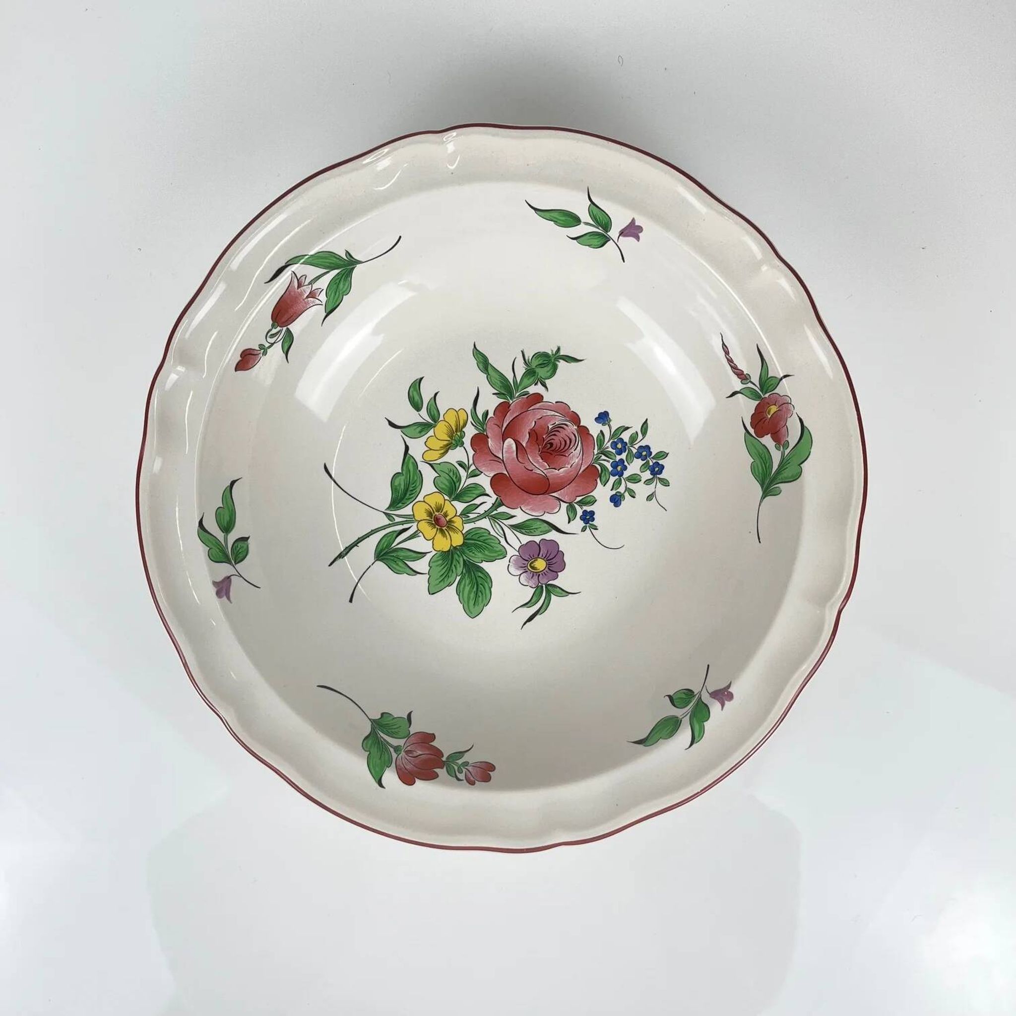Bowl with rim model Réverbère by KG Lunéville, rose pattern.