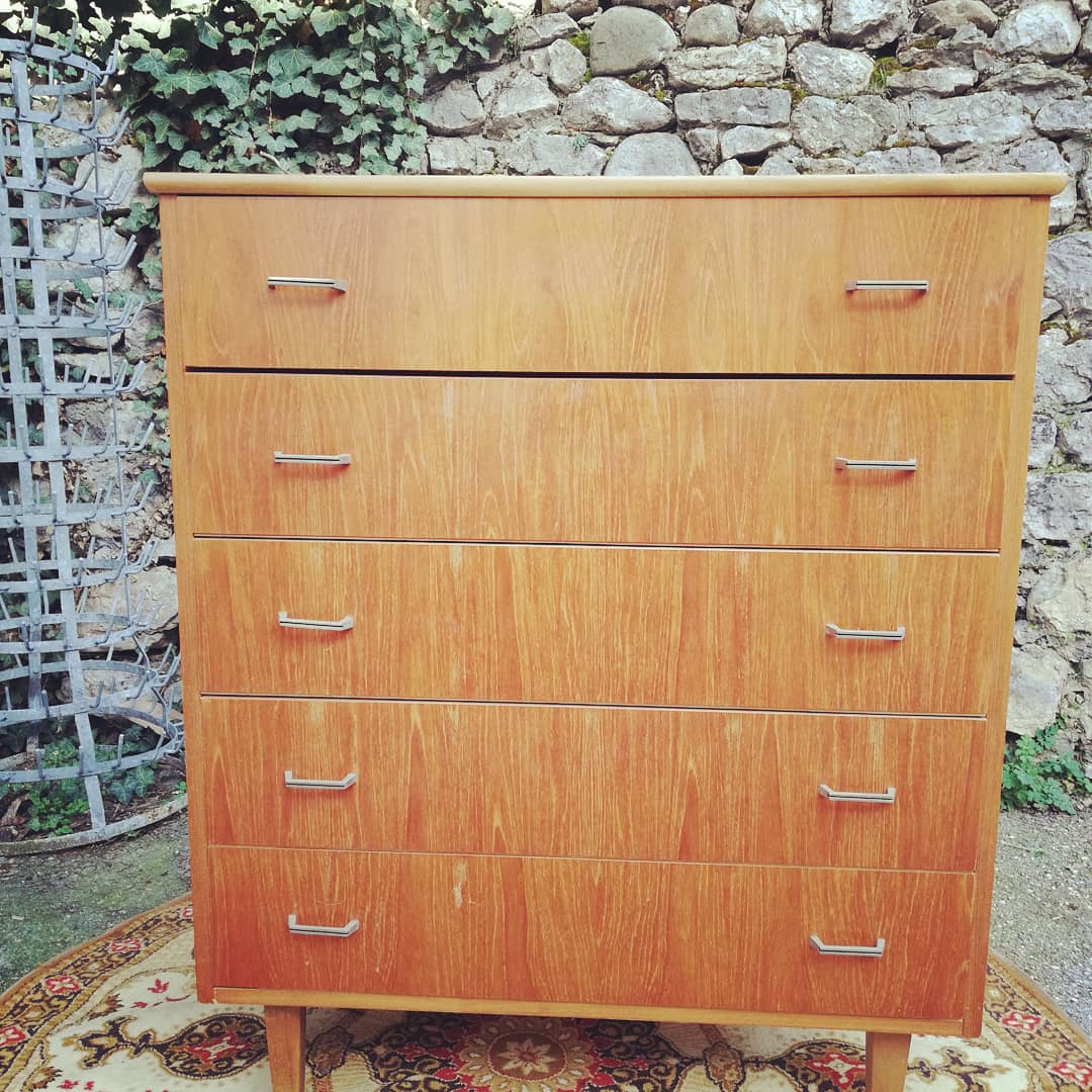 Vintage 1950s dresser
