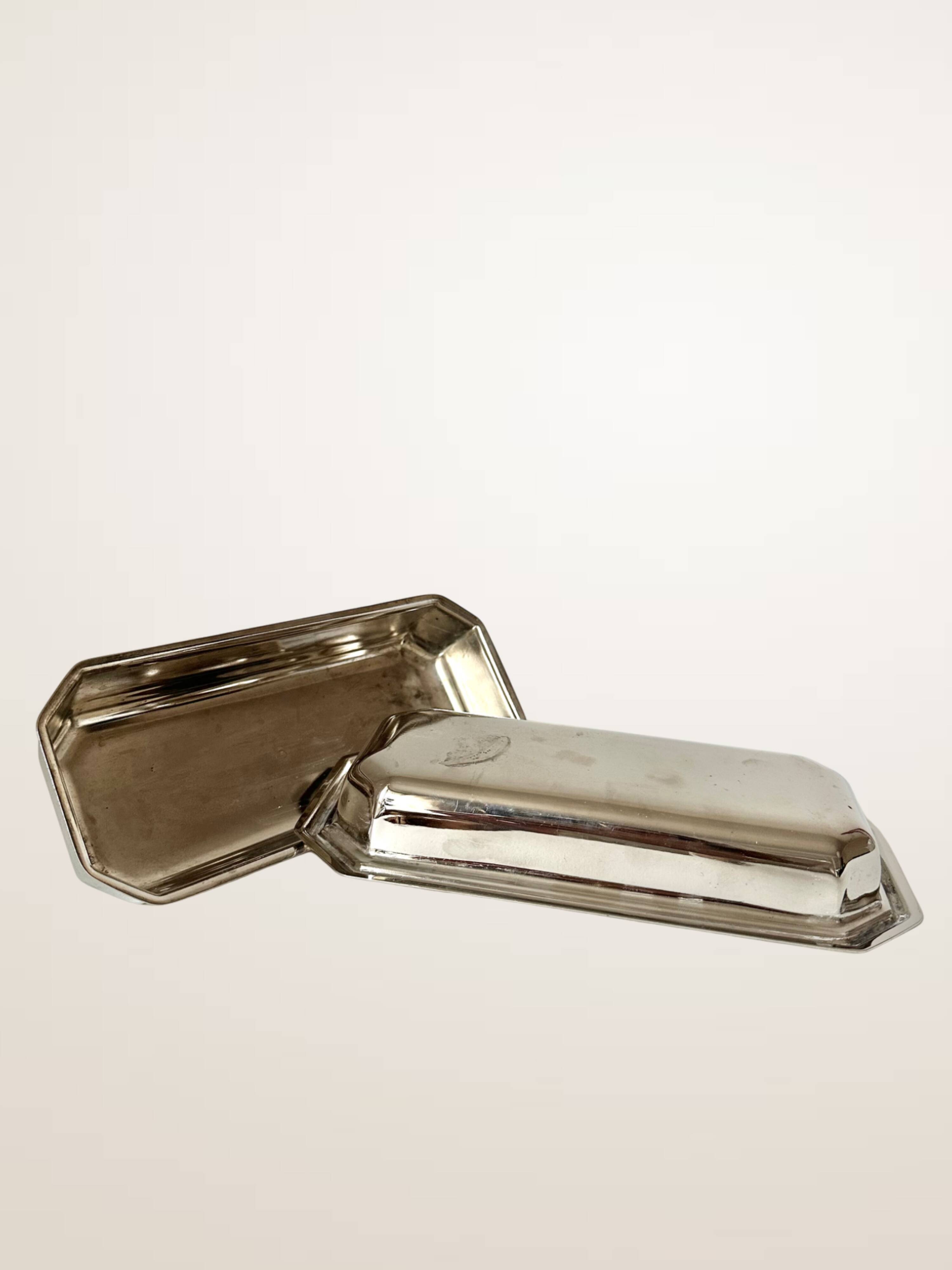Silver-plated butter dish with a hazelnut knob.