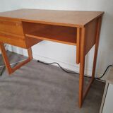 Scandinavian desk with sled legs