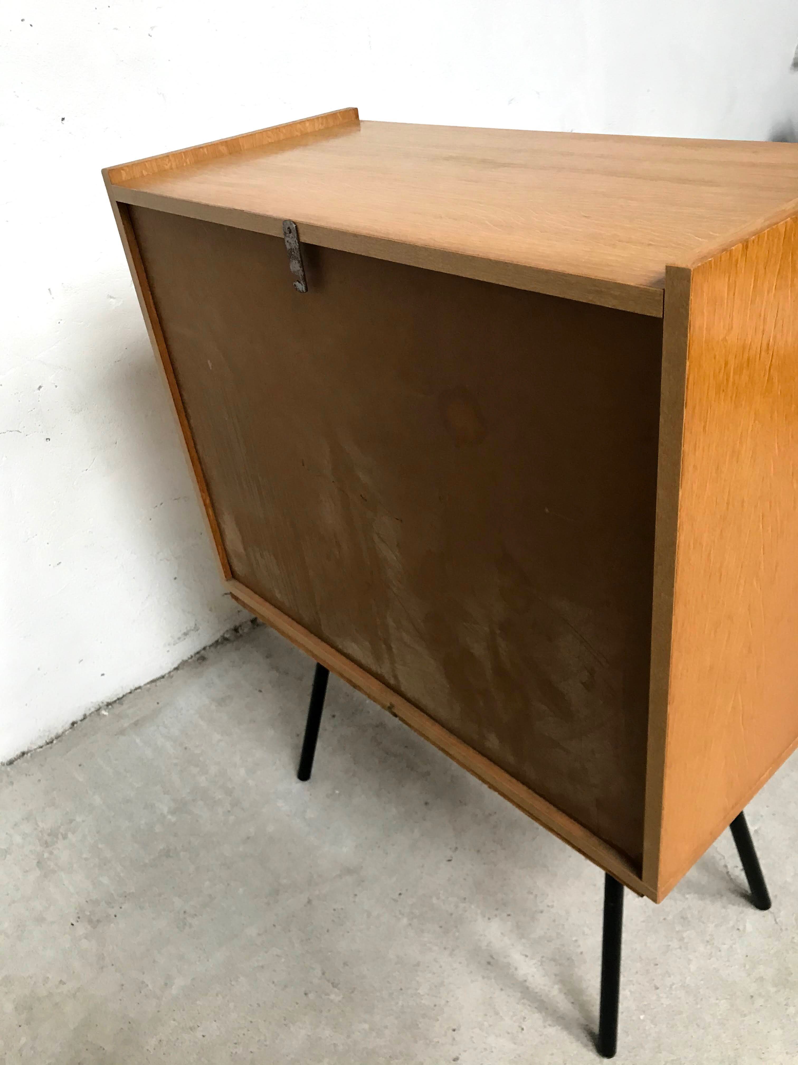 Vitrine petit meuble bois blond vintage années 60