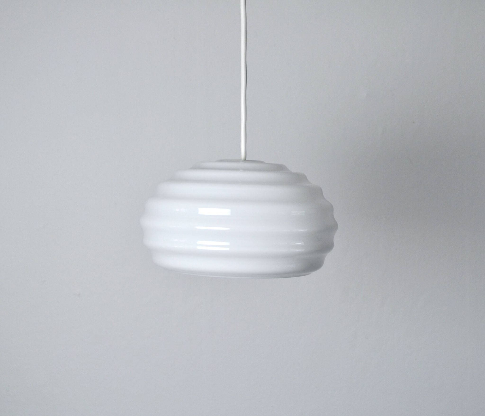 Suspension "New Wave" en verre opale Verner Panton pour Holmegaard, 1984