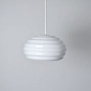 Suspension "New Wave" en verre opale Verner Panton pour Holmegaard, 1984