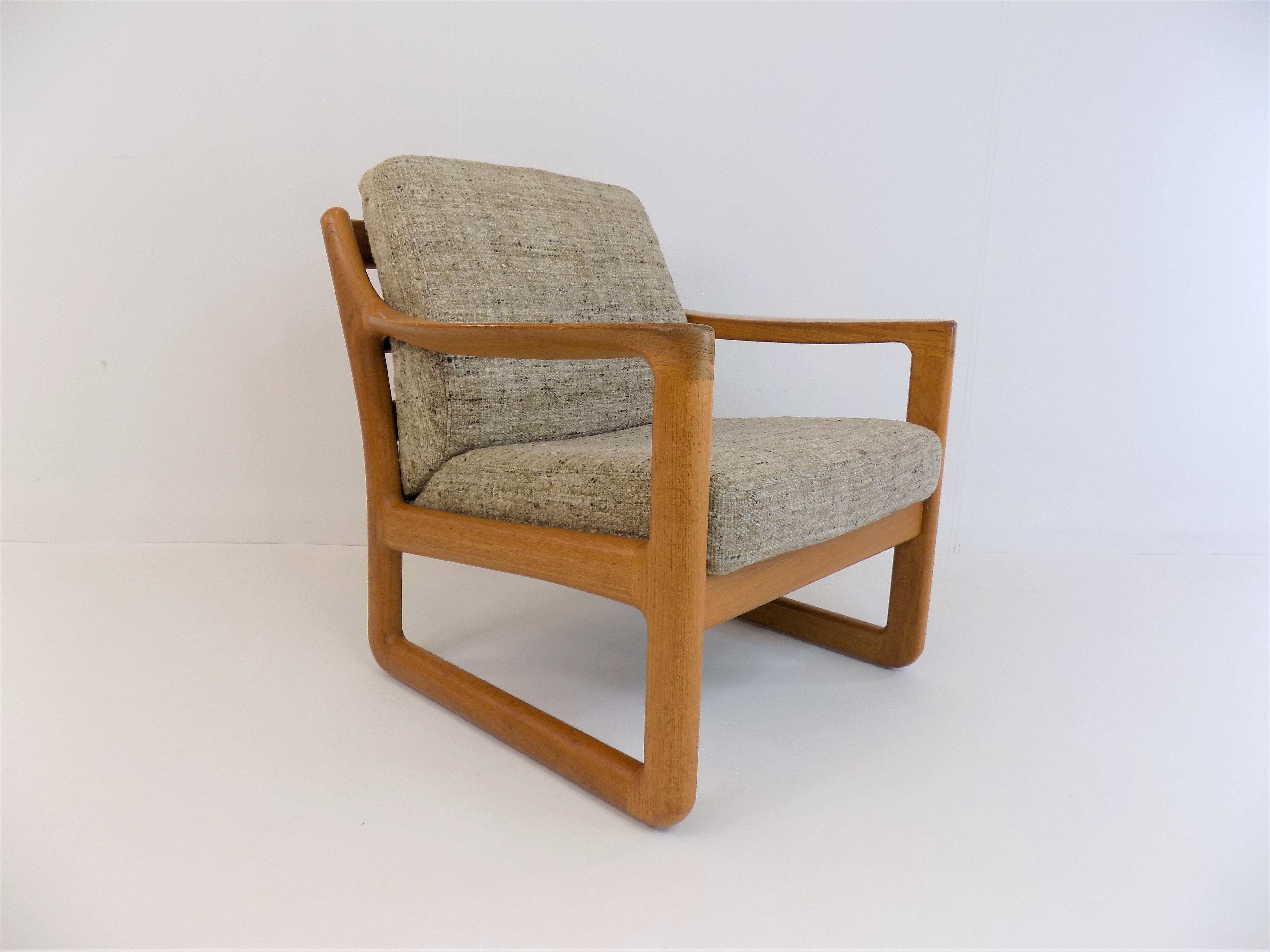 Paire de fauteuils par Johannes Andersen
