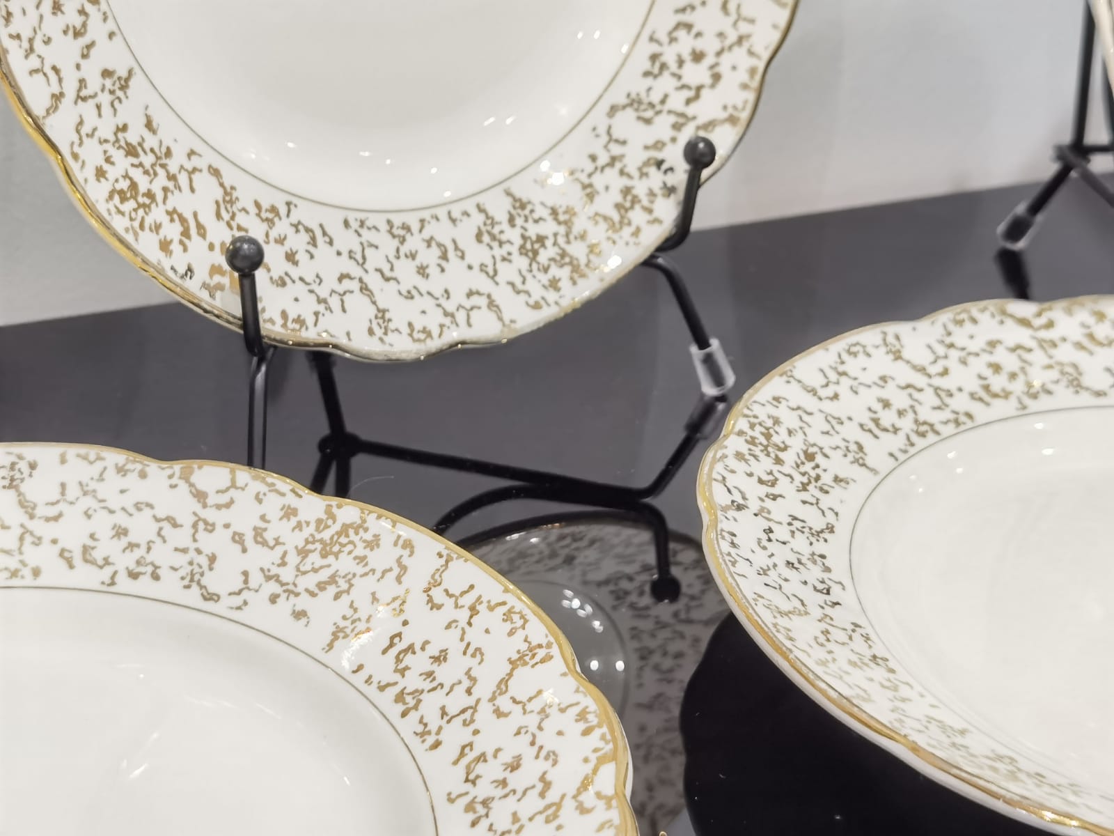 White and golden dessert plates Villeroy and Boch