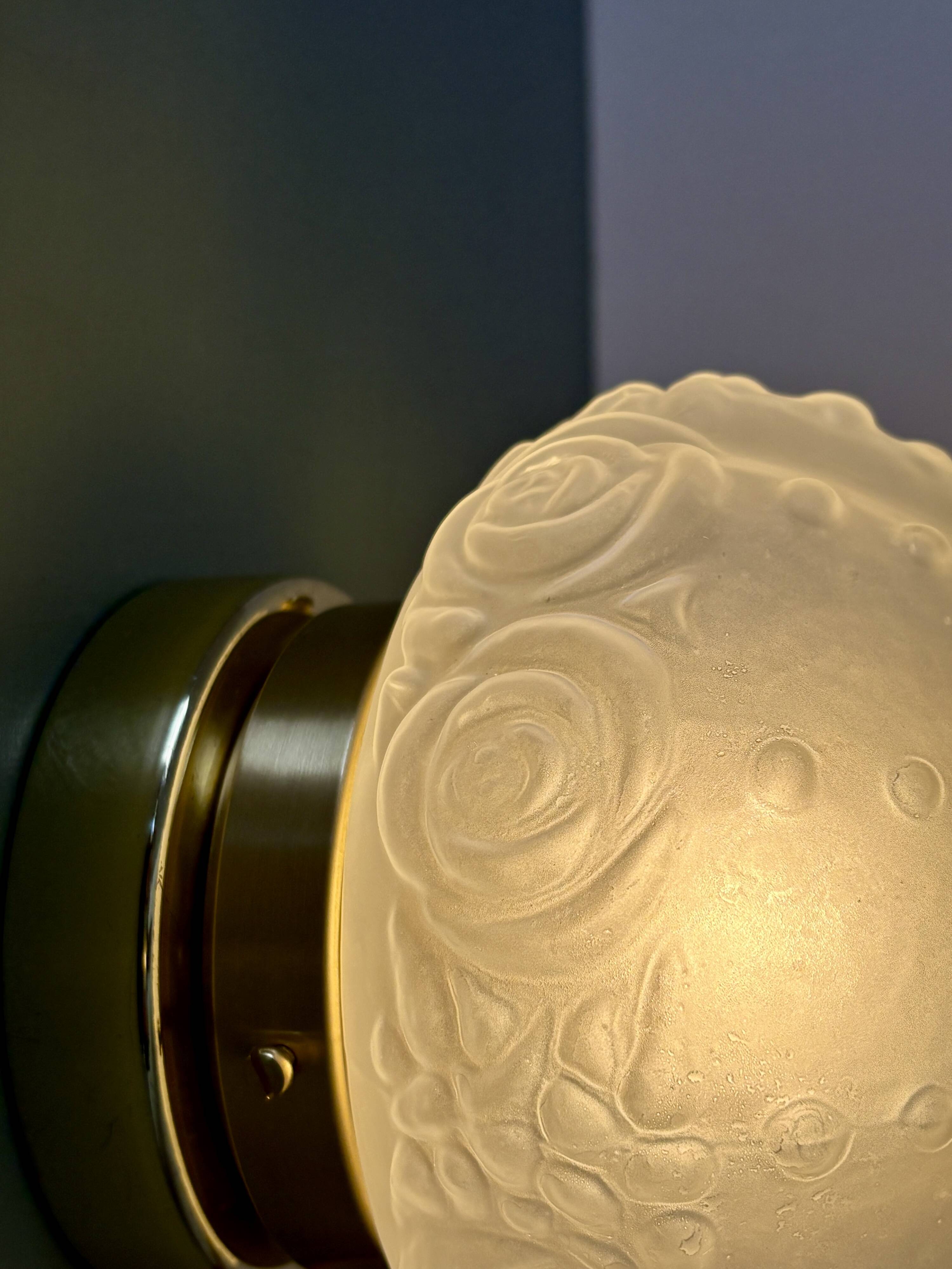 Vintage Art Deco frosted glass globe wall/ceiling light.