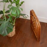 Foldable magazine rack in wicker