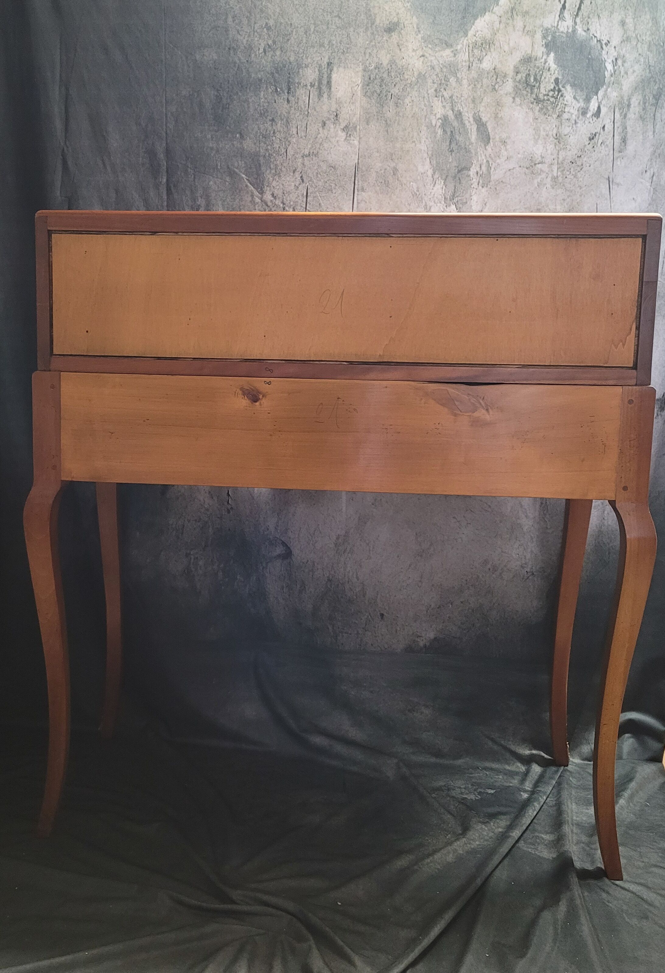 Wooden slope desk louis xv style