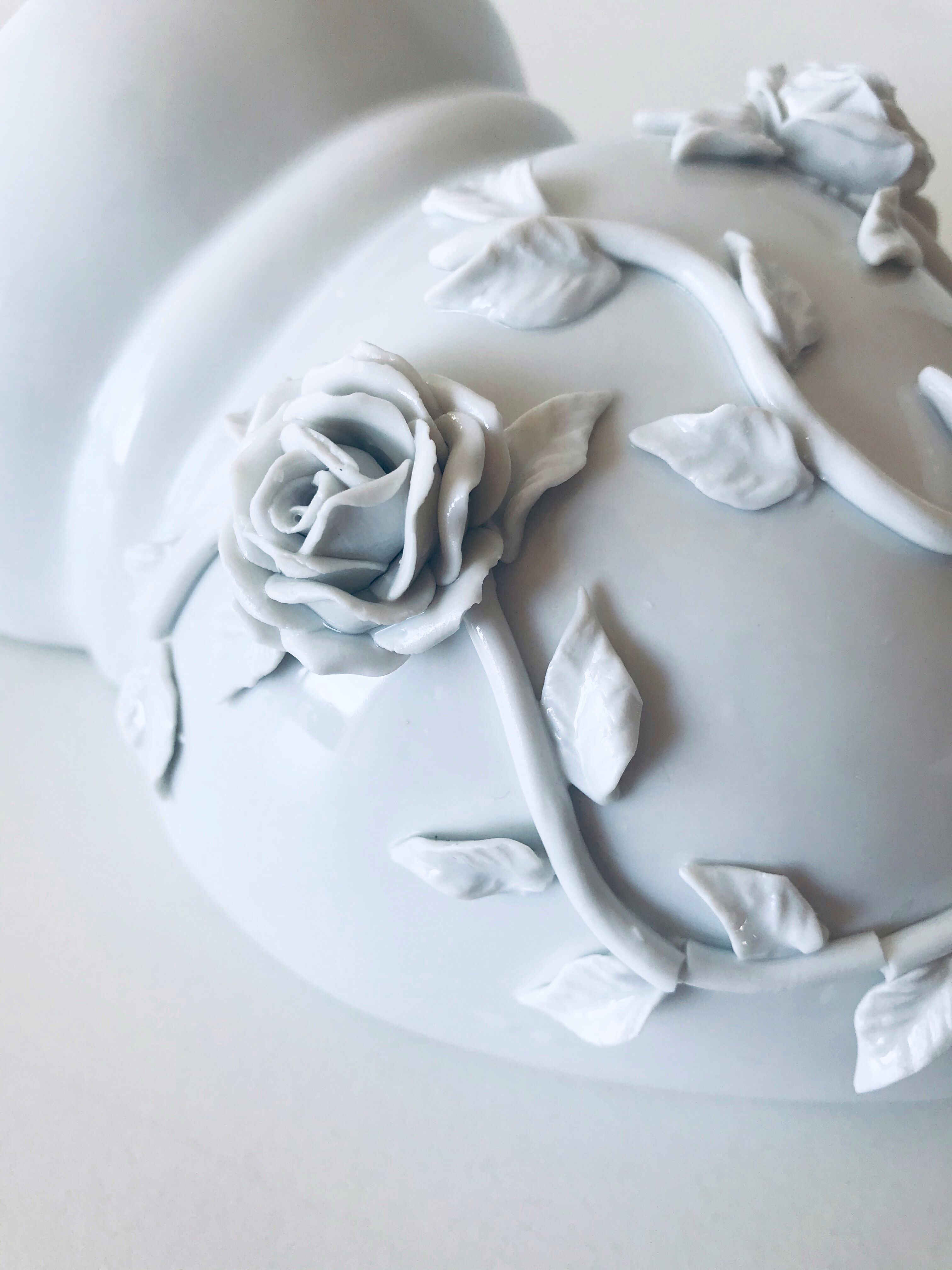 Ex-voto porcelain vase