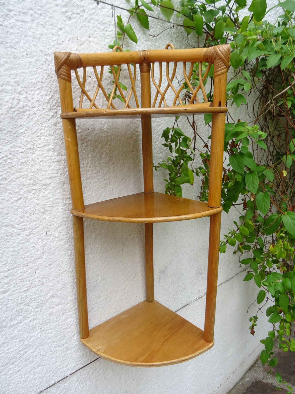 Etagère d'angle rotin à suspendre