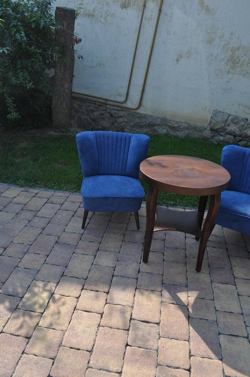 Paire de chaises cocktail bleues en tissu et bois, années 1950 Mid-Century