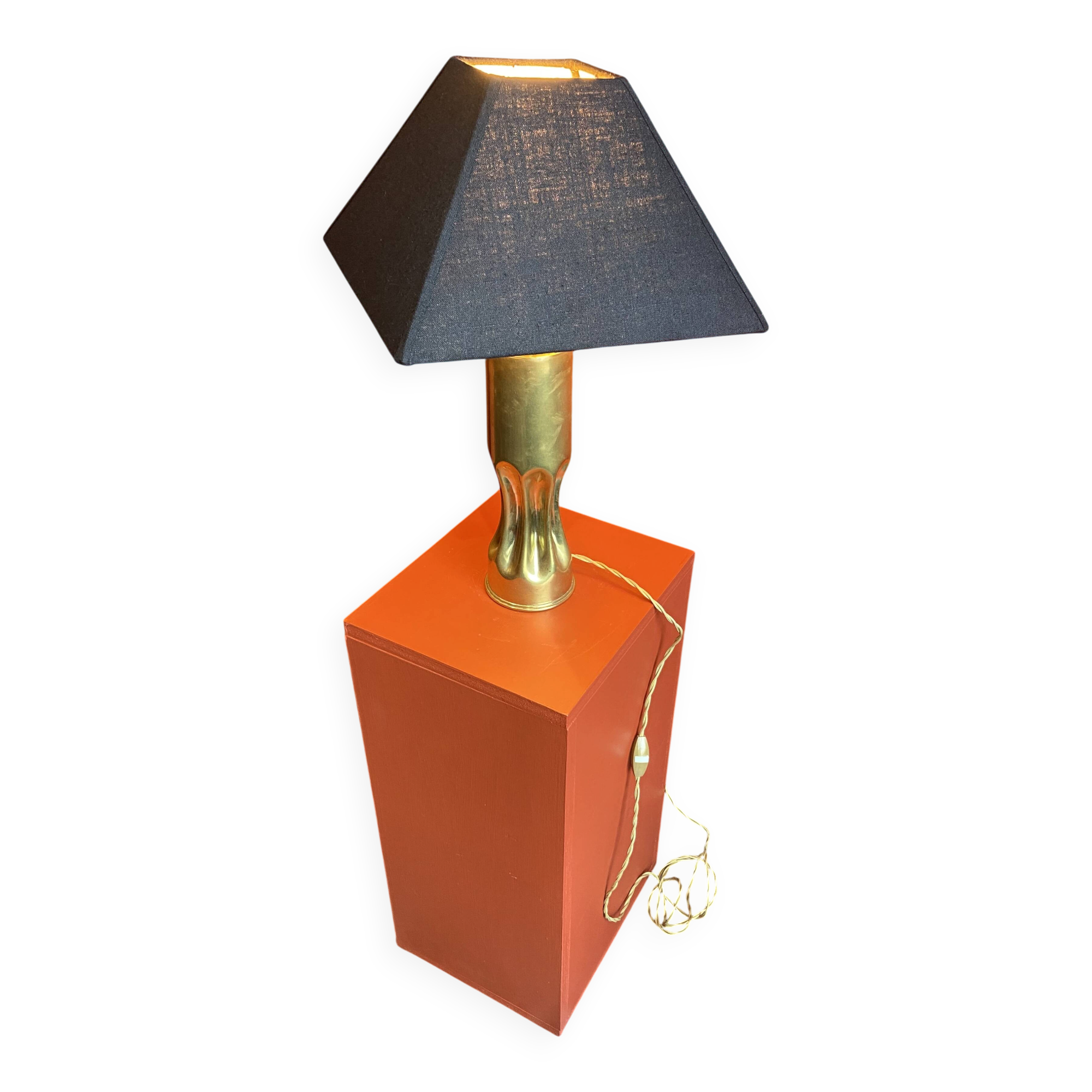 Brass shell socket lamp from the 1st WW, black pyramidal lampshade in Carlucci linen.