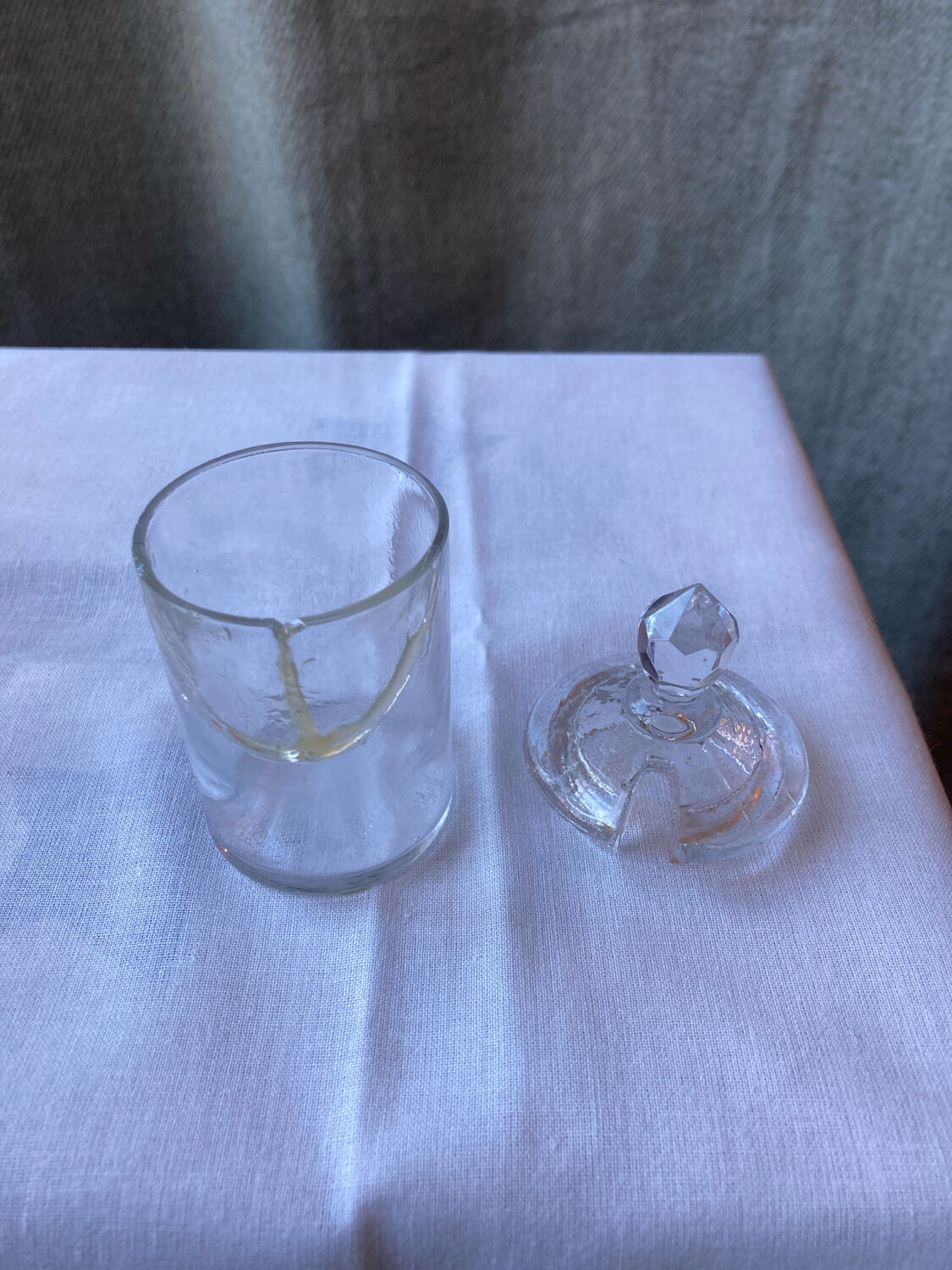 Vinaigriers ancien verre et métal ajouré