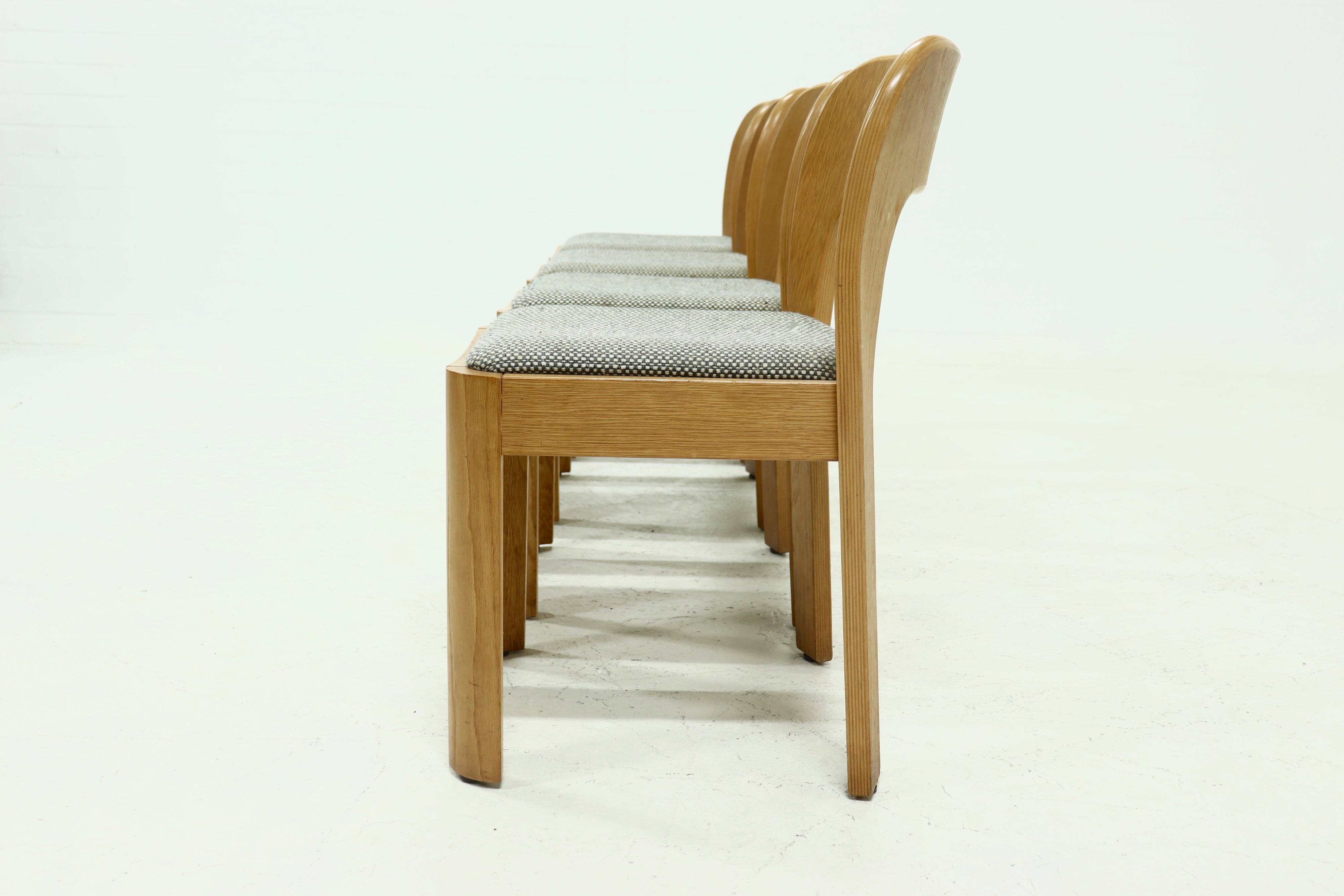 Set of 4 sculptural dining chairs in light oak, 1970s
