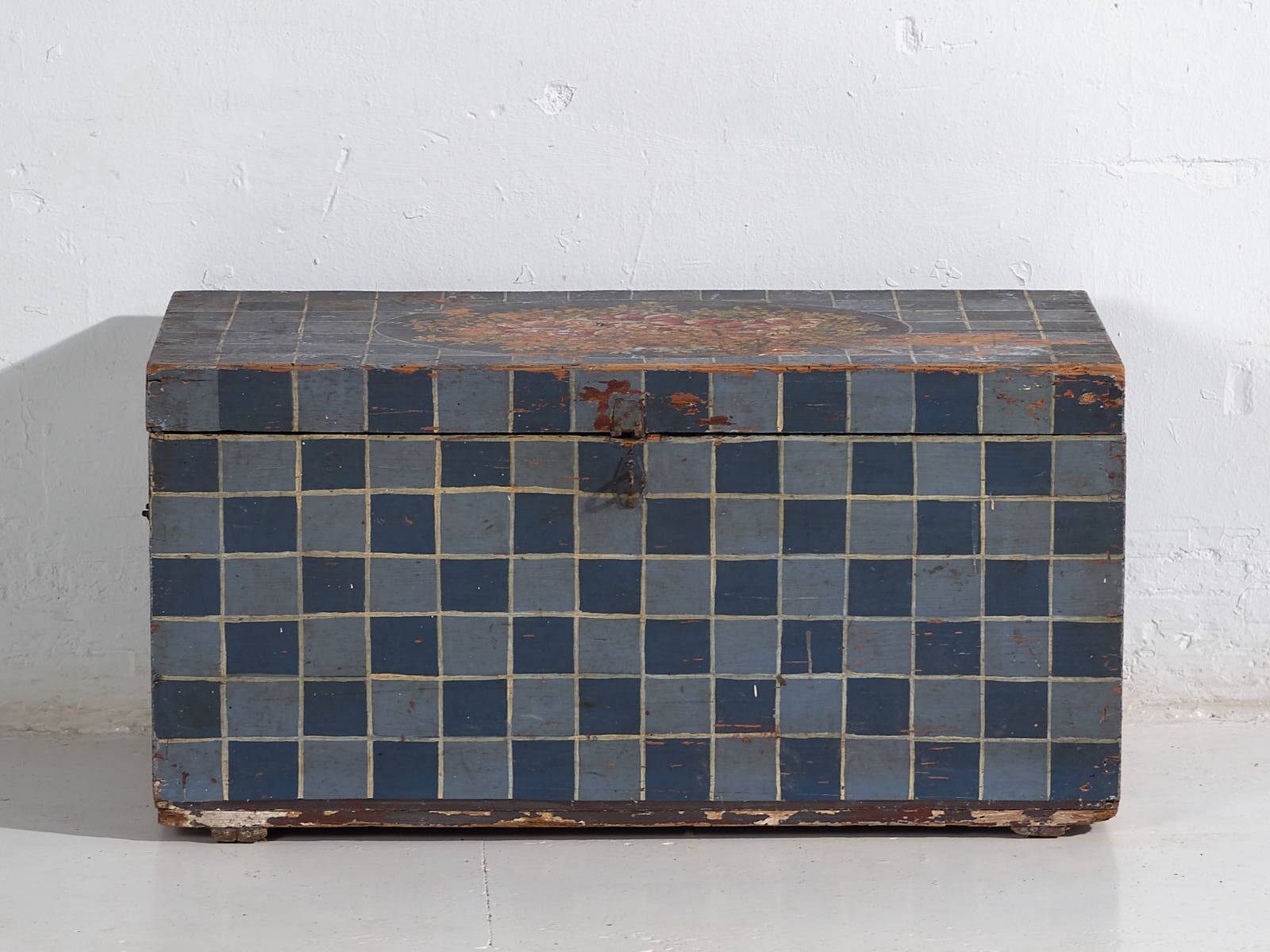 Antique painted trunk with geometric decoration (c.1920) #8