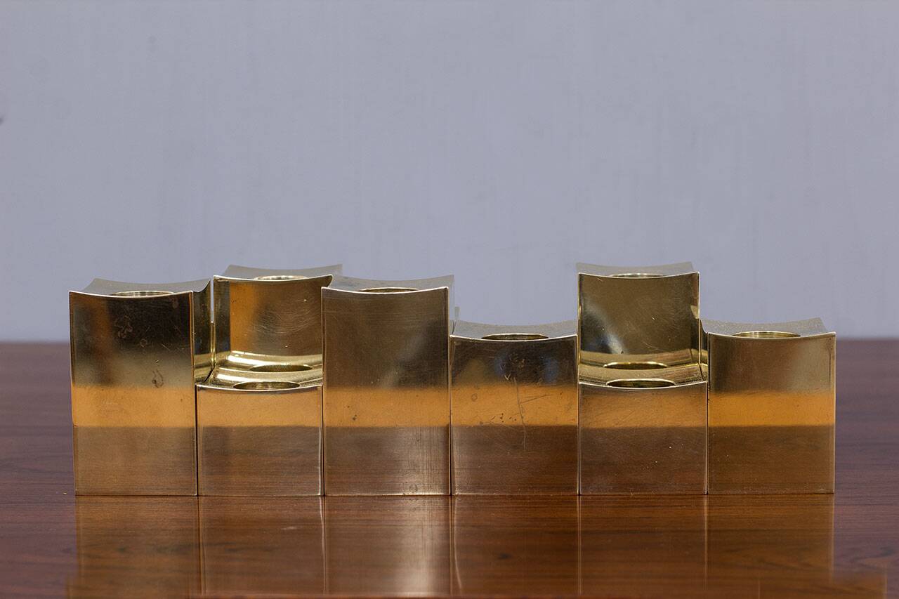 Groupe de bougeoirs en laiton massif cubiques par Gusum Metallslöjden, Suède