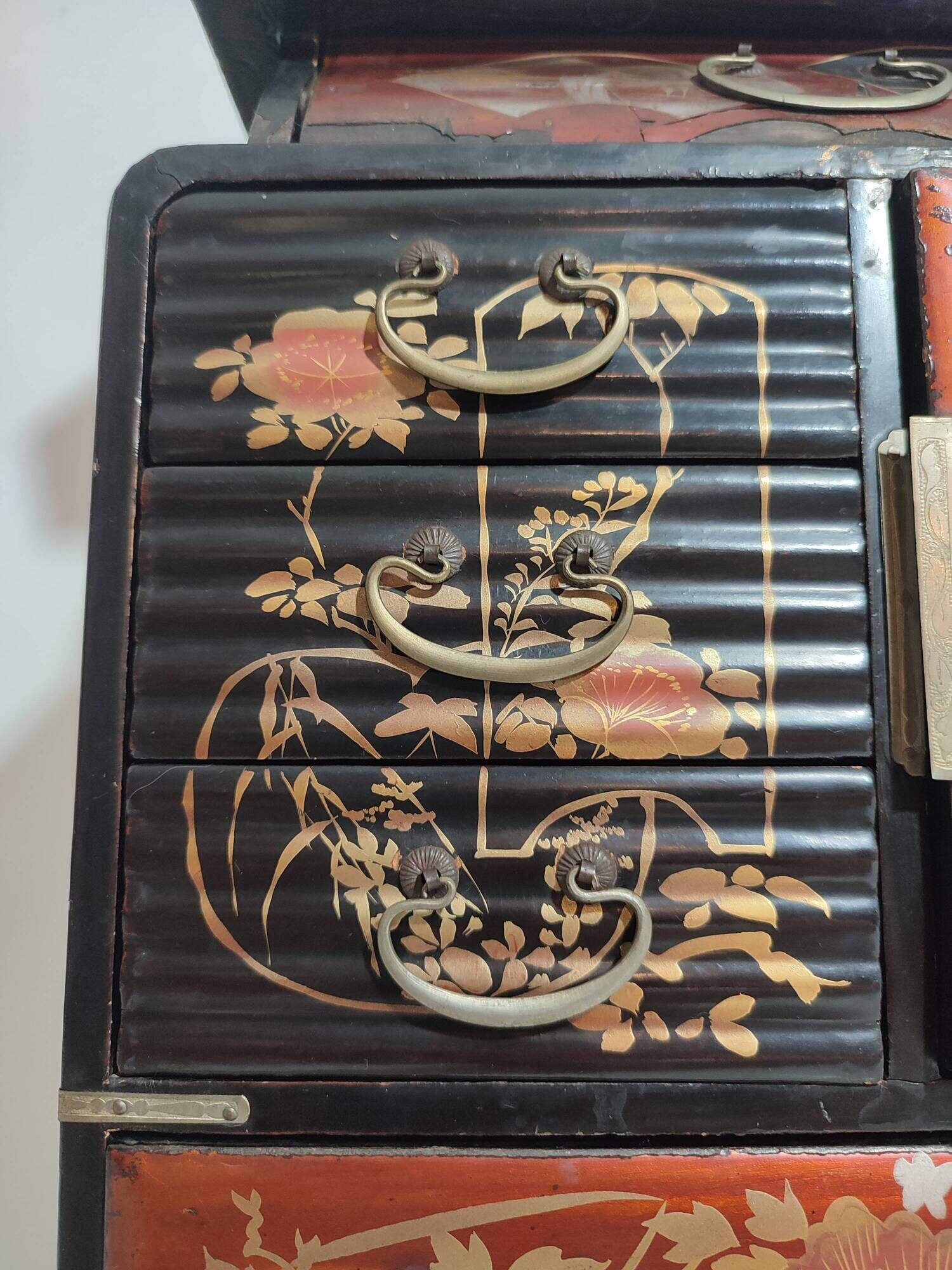 Japanese Lacquered Cabinet / 1868-1912 Meiji Japan / Old Jewelry Box