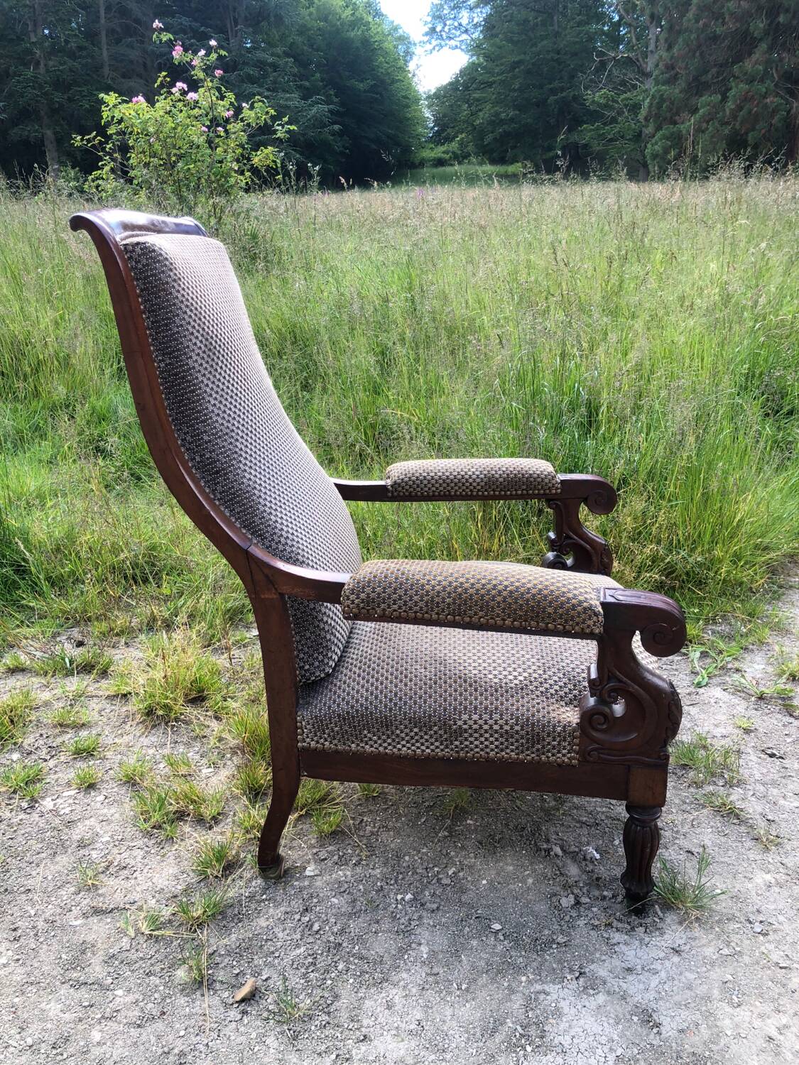 Voltaire wooden armchair in mahogany wood