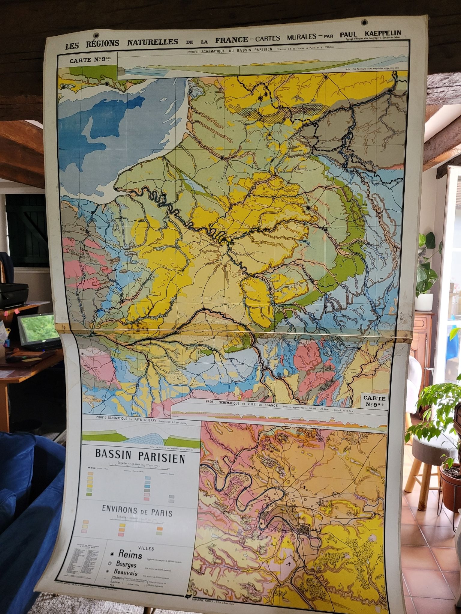 Geographical map of the natural regions of France.