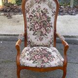 Louis XV Voltaire armchair in solid wood and floral fabric.