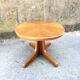 Table à système de forme ovale en noyer
