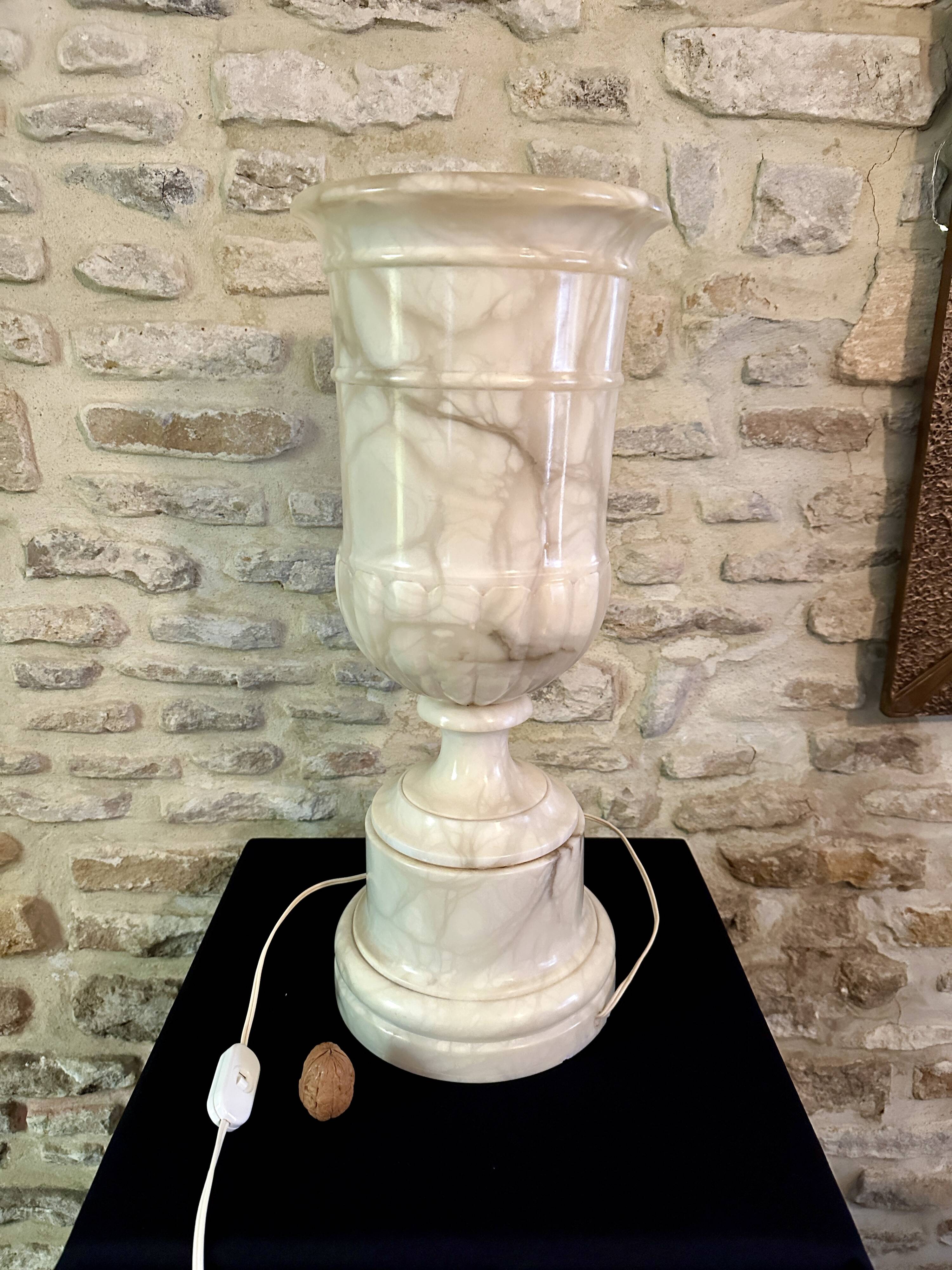 “medicis” lamp in vintage alabaster 70