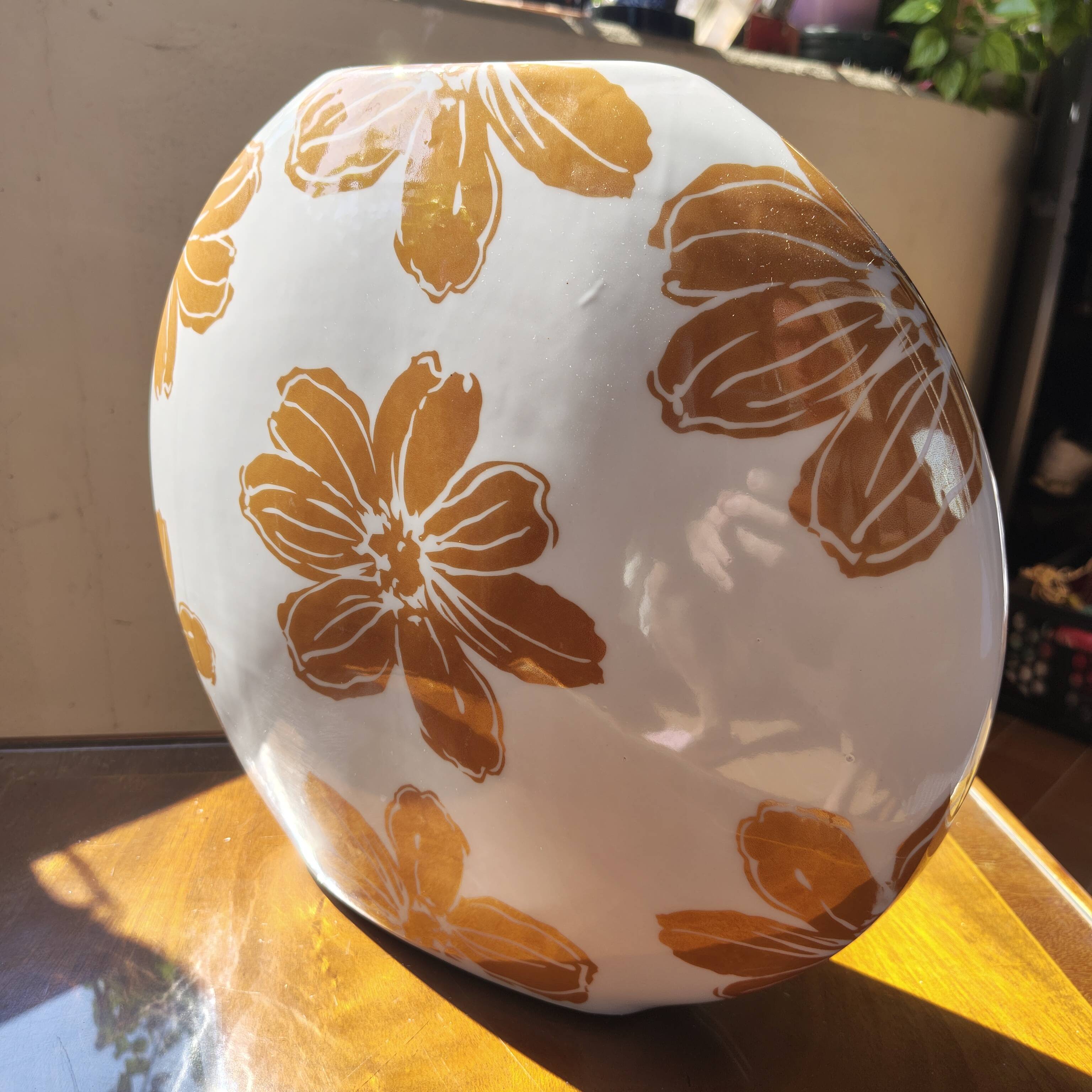 Large vase with golden flowers in ceramic