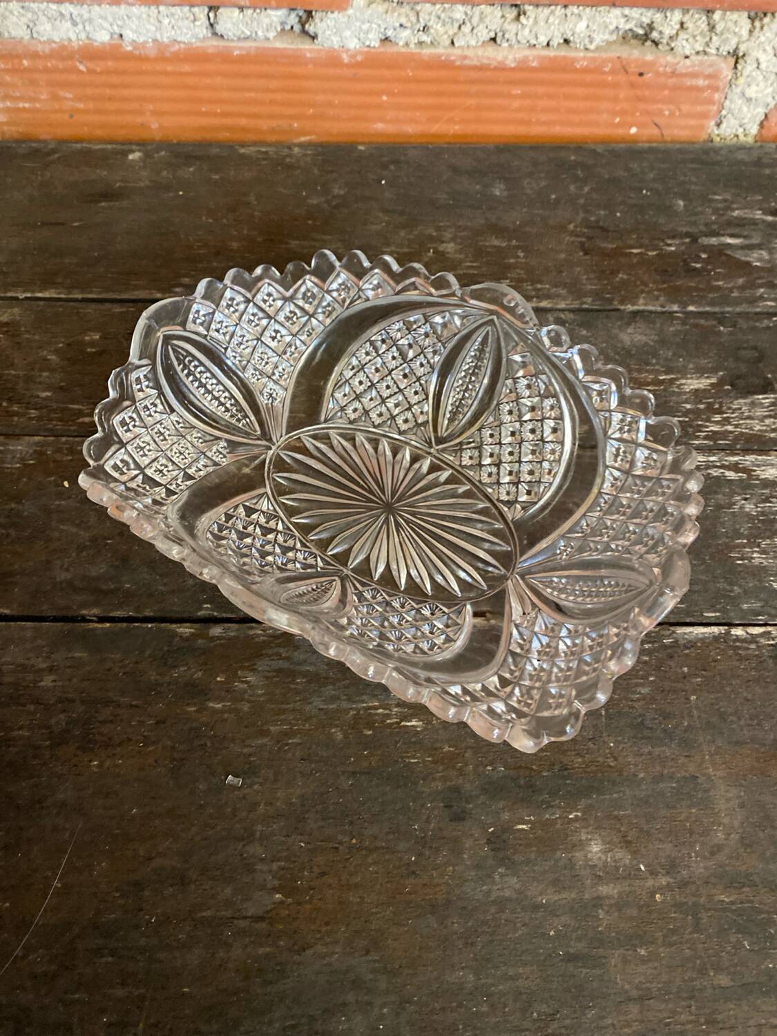 Vintage Geometric Shaped Moulded Glass Pocket Video #D550