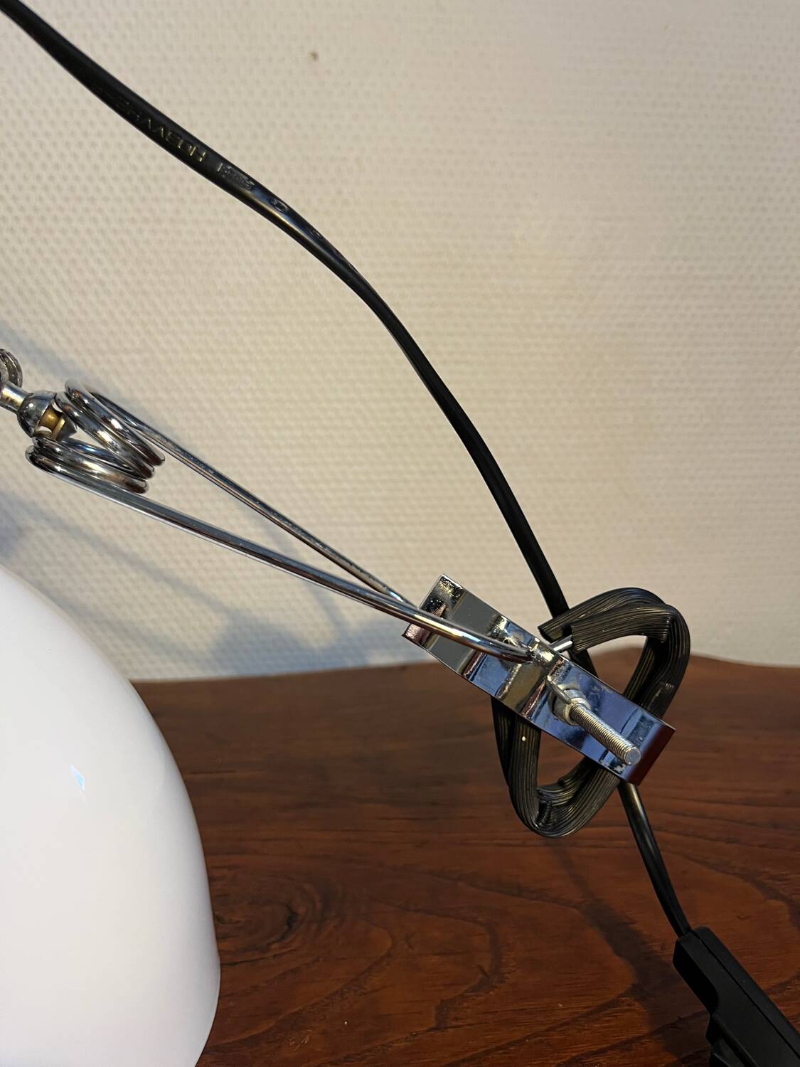 Articulated clamp-on workshop lamp